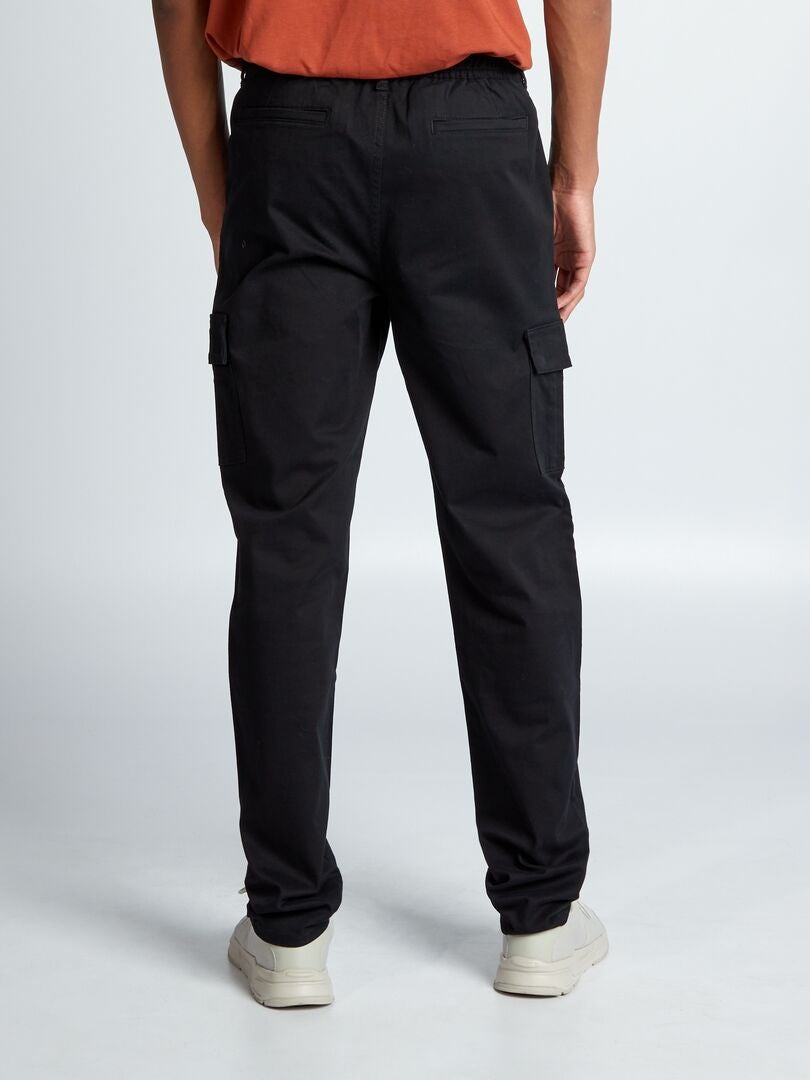 Calça reta com vários bolsos +190 cm - L38 - preta