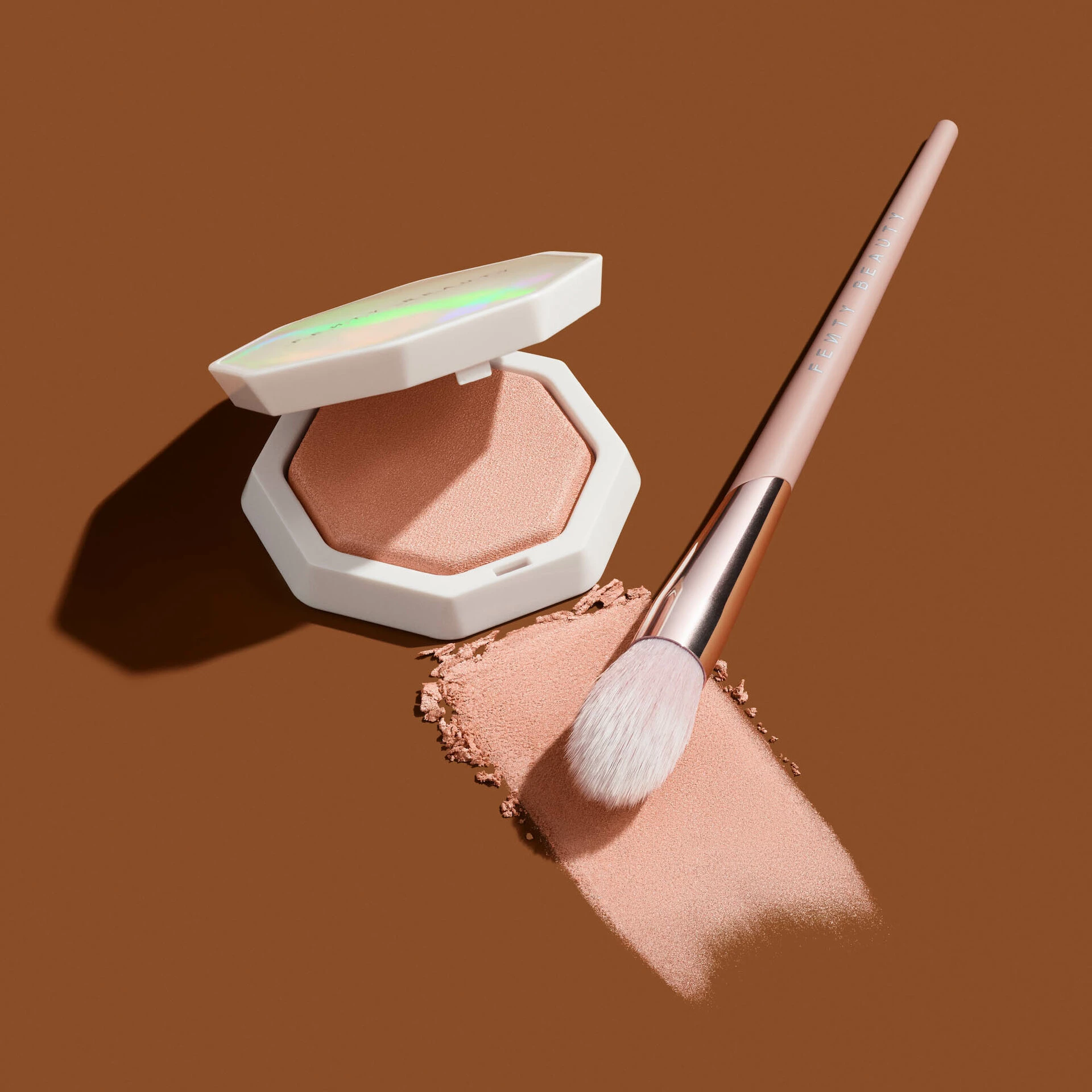 Pensulă iluminatoare 125 135 - Fenty Beauty