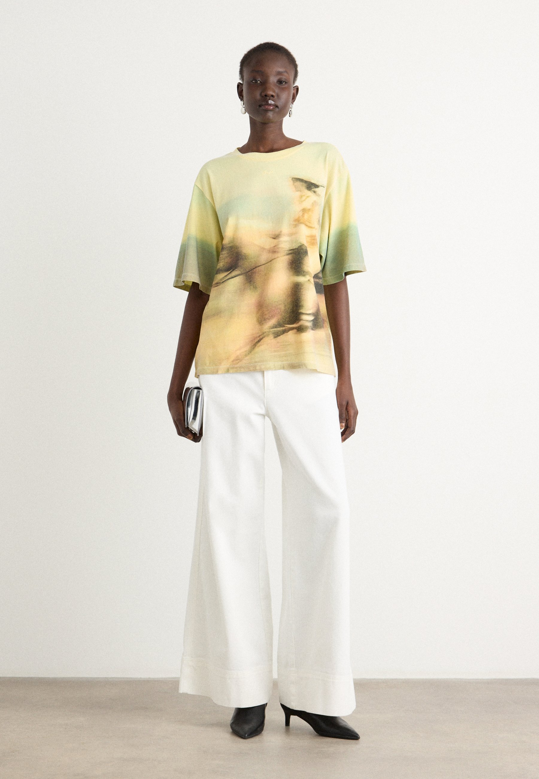 BOSS ENIS - Bedrucktes T-Shirt - Helles Pastellgelb