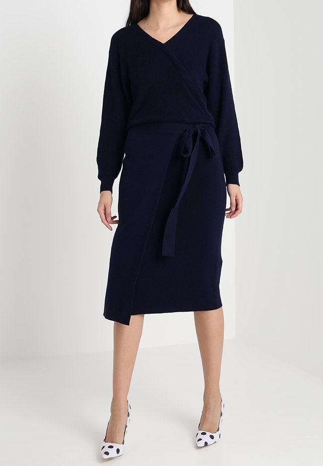 Robe pull menthe et baies - bleue