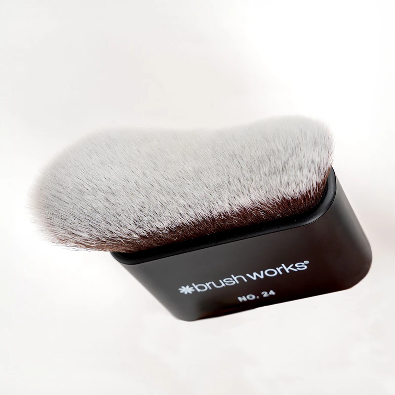 Brushworks Blending Face & Body Brush kabuki štetec na tvár a telo