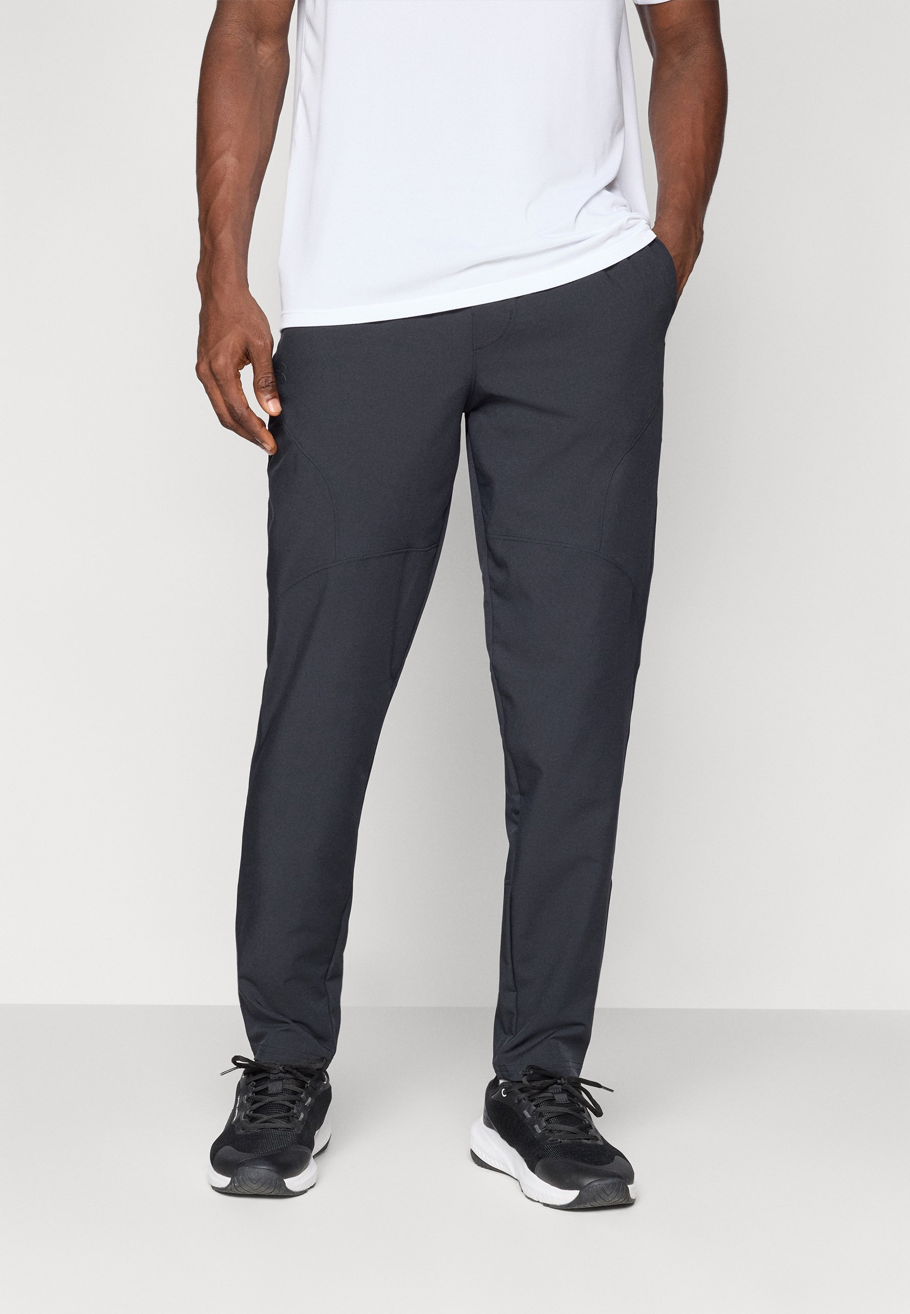 Under Armour UNSTOPPABLE TAPERED PANTS - Trainingsbroek - zwart