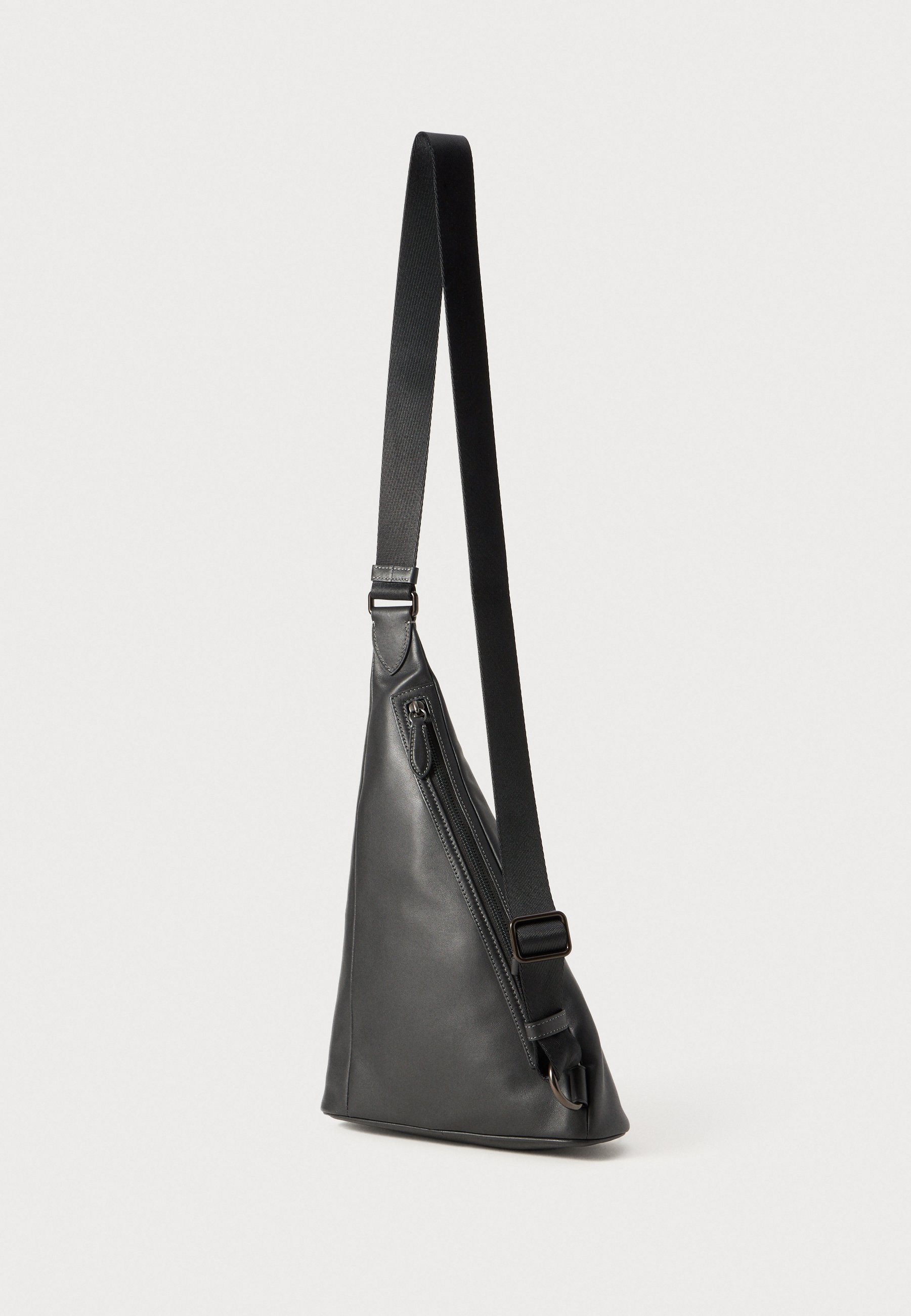 COACH TRIANGLE SLING BAG - Crossbodytas - zwart