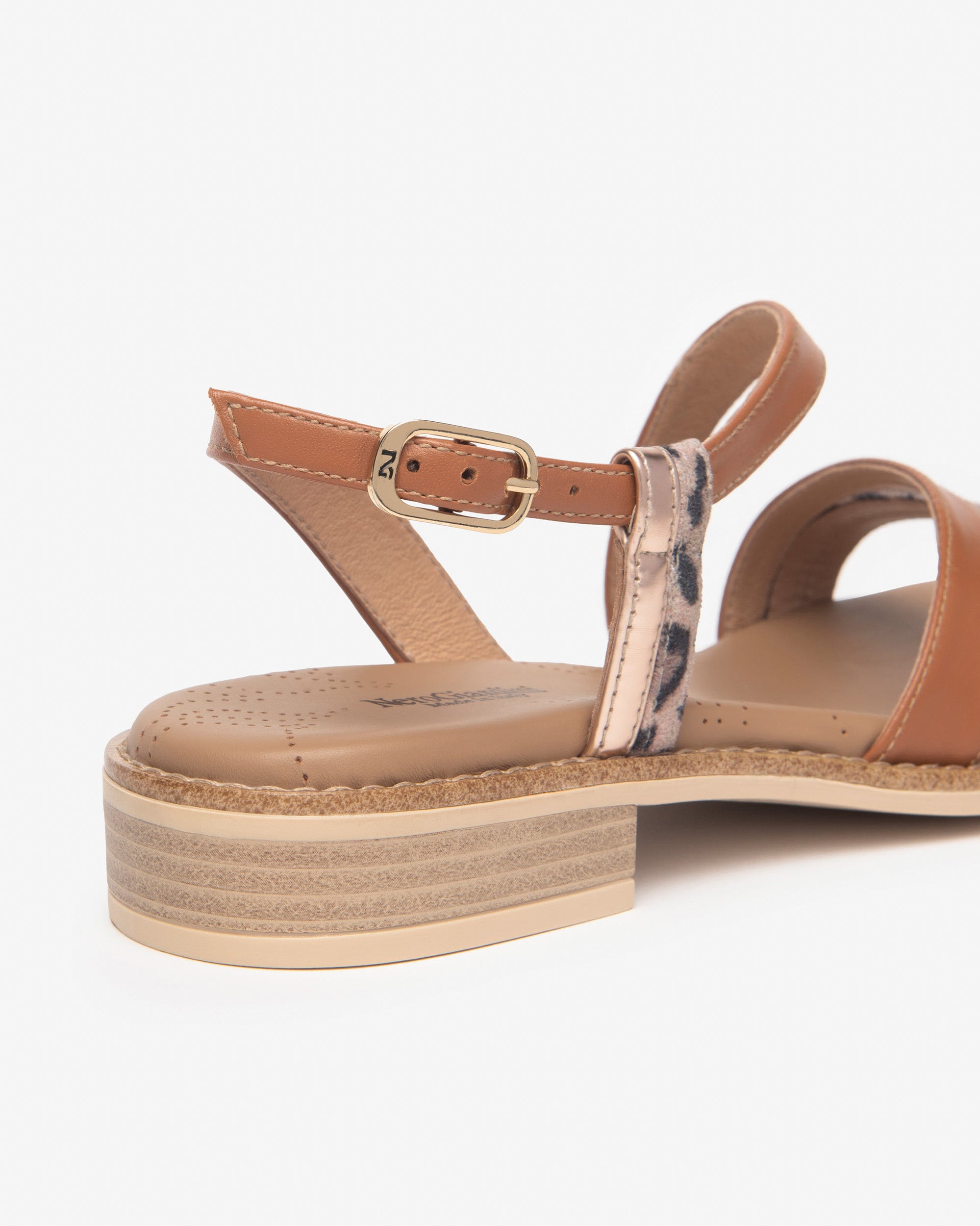  Sandales pour femmes en cuir et matières techniques