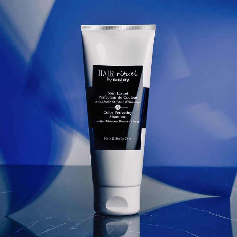 Shampoo Hair Rituel by Sisley Color Perfecting com Extrato de Flor de Hibisco para cabelos coloridos e com mechas.