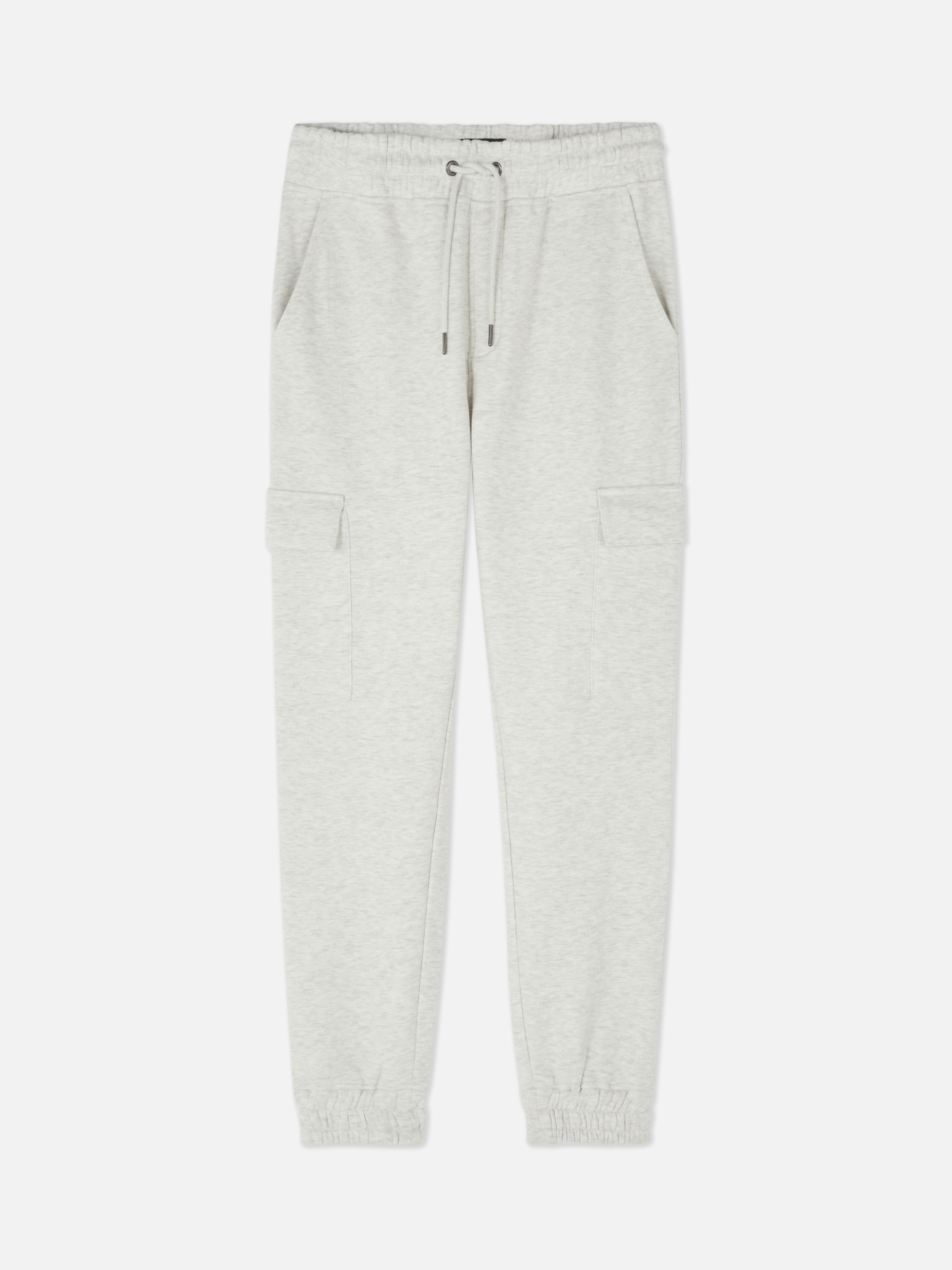 Pantaloni de trening cargo cu manșete până la gleznă. Ce poate fi mai bun decât niște pantaloni de trening? Pantaloni de trening cu buzunare laterale.