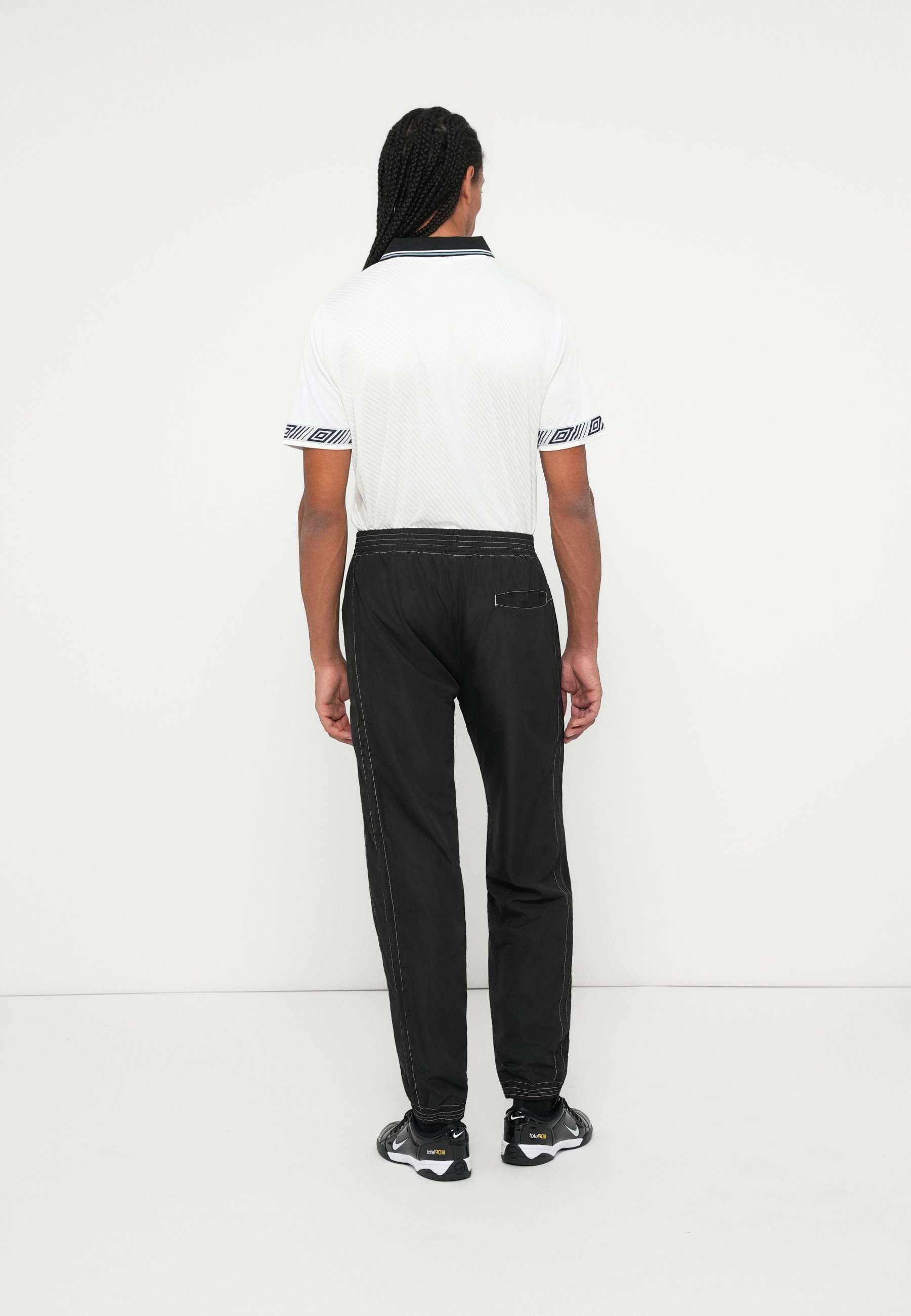 Pantaloni da tuta Umbro RELAXED - neri