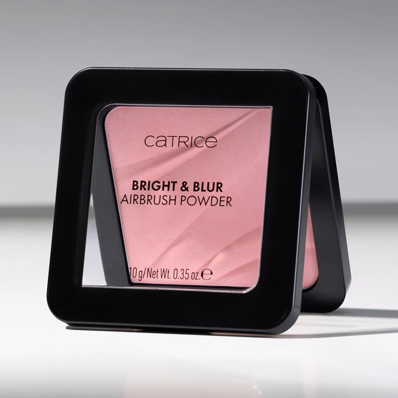 „Catrice Bright & Blur Airbrush Powder“ fiksuojanti pudra su spindesio efektu