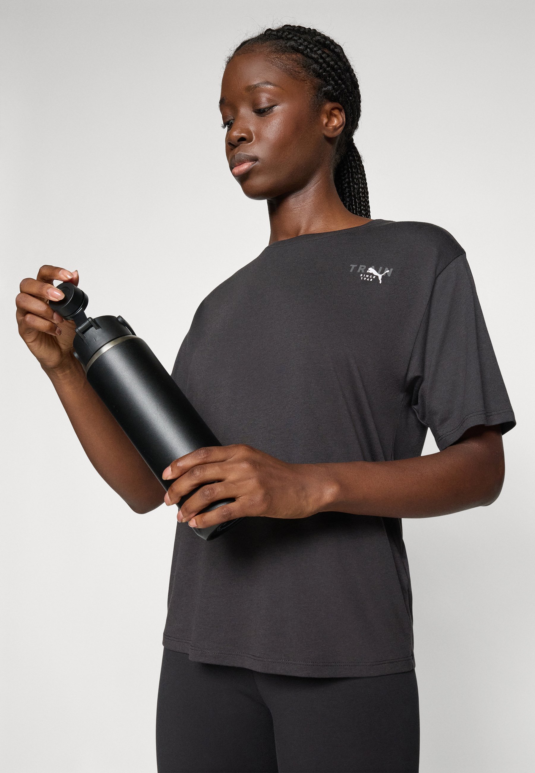 Puma PRETTY TOUGH GRAPHIC TEE - Sport T-shirt - zwart