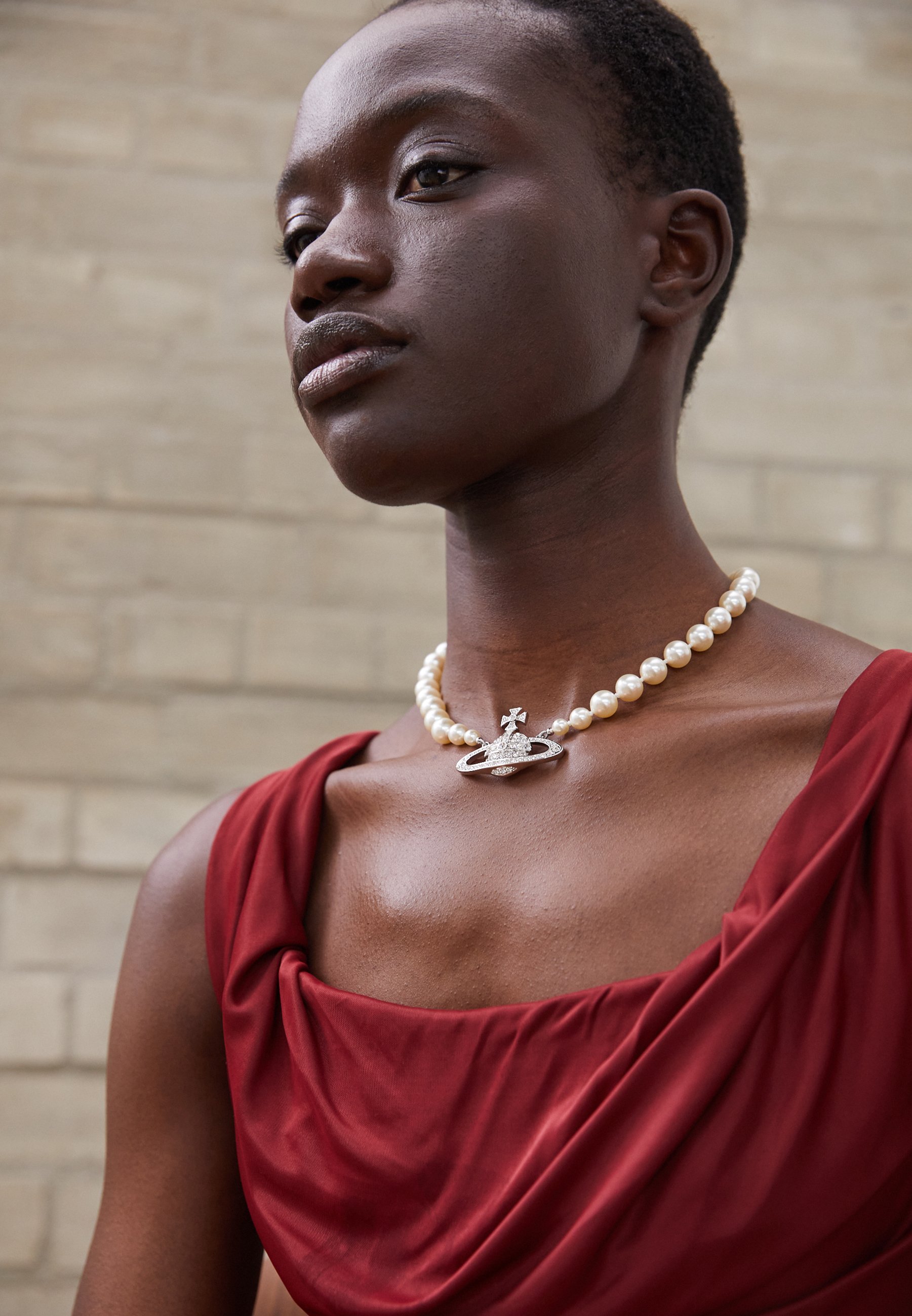 Vivienne Westwood ONE ROW BAS RELIEF CHOKER - Halsketting - crème/zilverkleurig