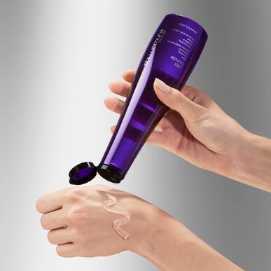 Shu Uemura Yubi Blonde Glow Revealing Shampoo, fiolett sjampo for lysnet eller bleket hår, 300 ml