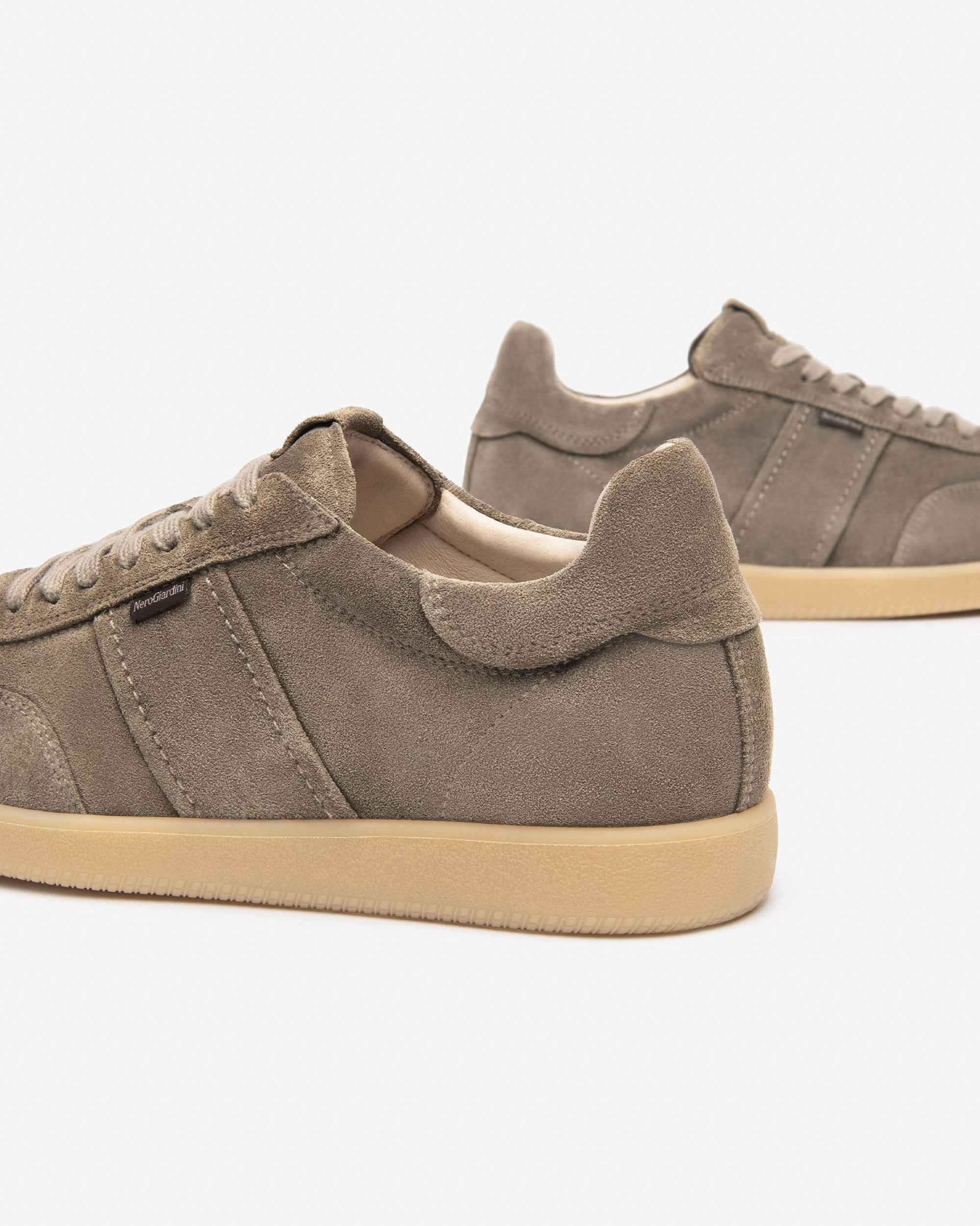  Baskets en daim pour hommes