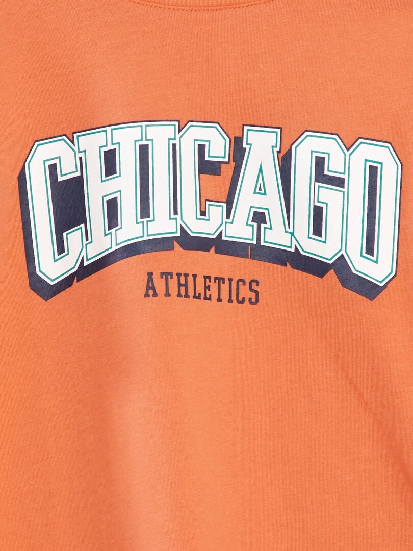 Luźna koszulka z nadrukiem „Chicago” – CZERWONA