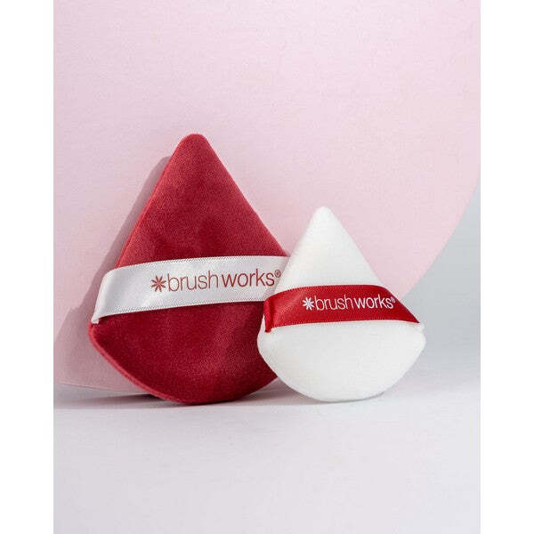 Brushworks Limited Edition Dreieckiges Puderquasten-Duo (Rot)