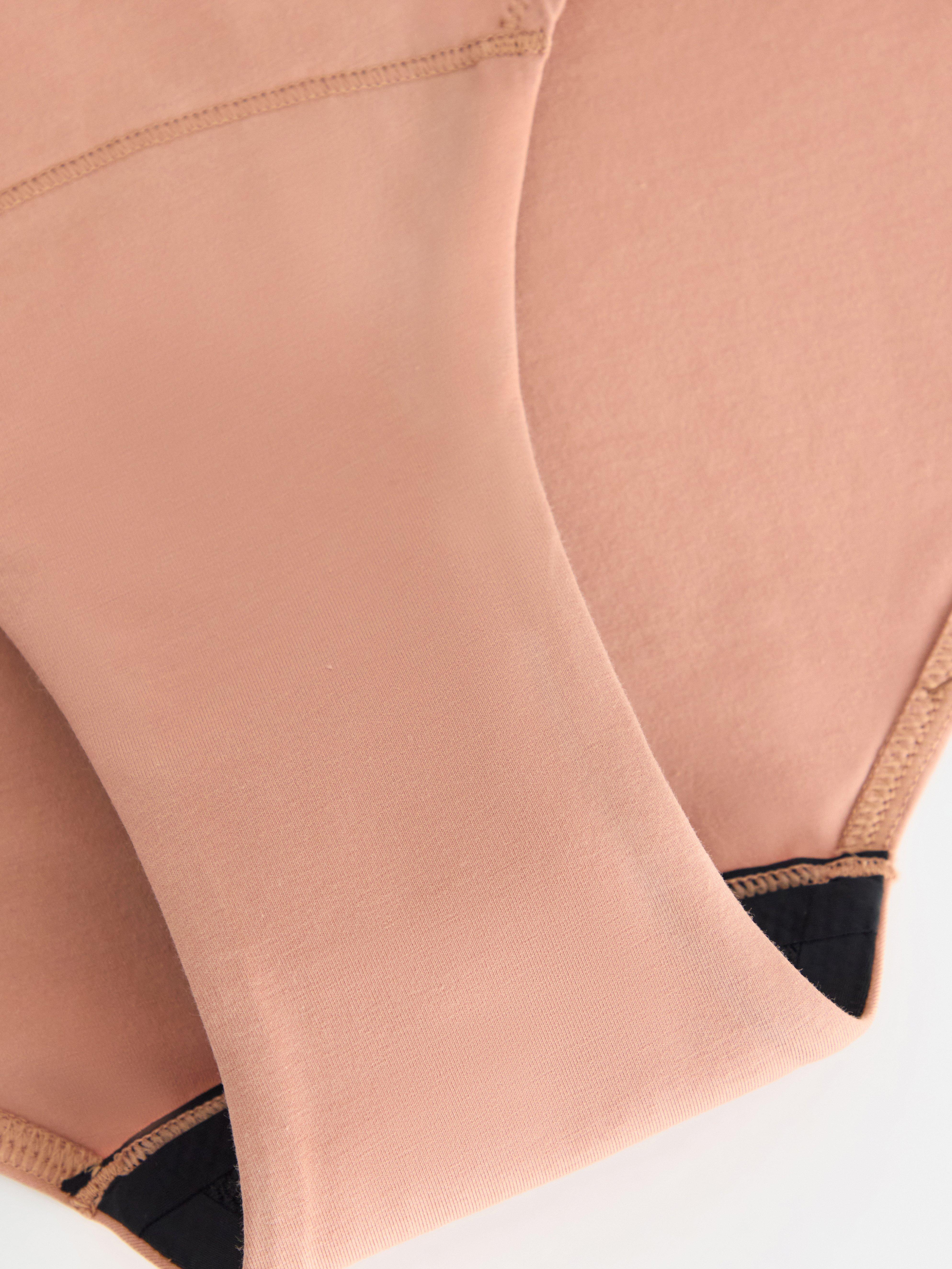Culotte gainante à absorption moyenne – taille basse – Female Engineering Beige foncé