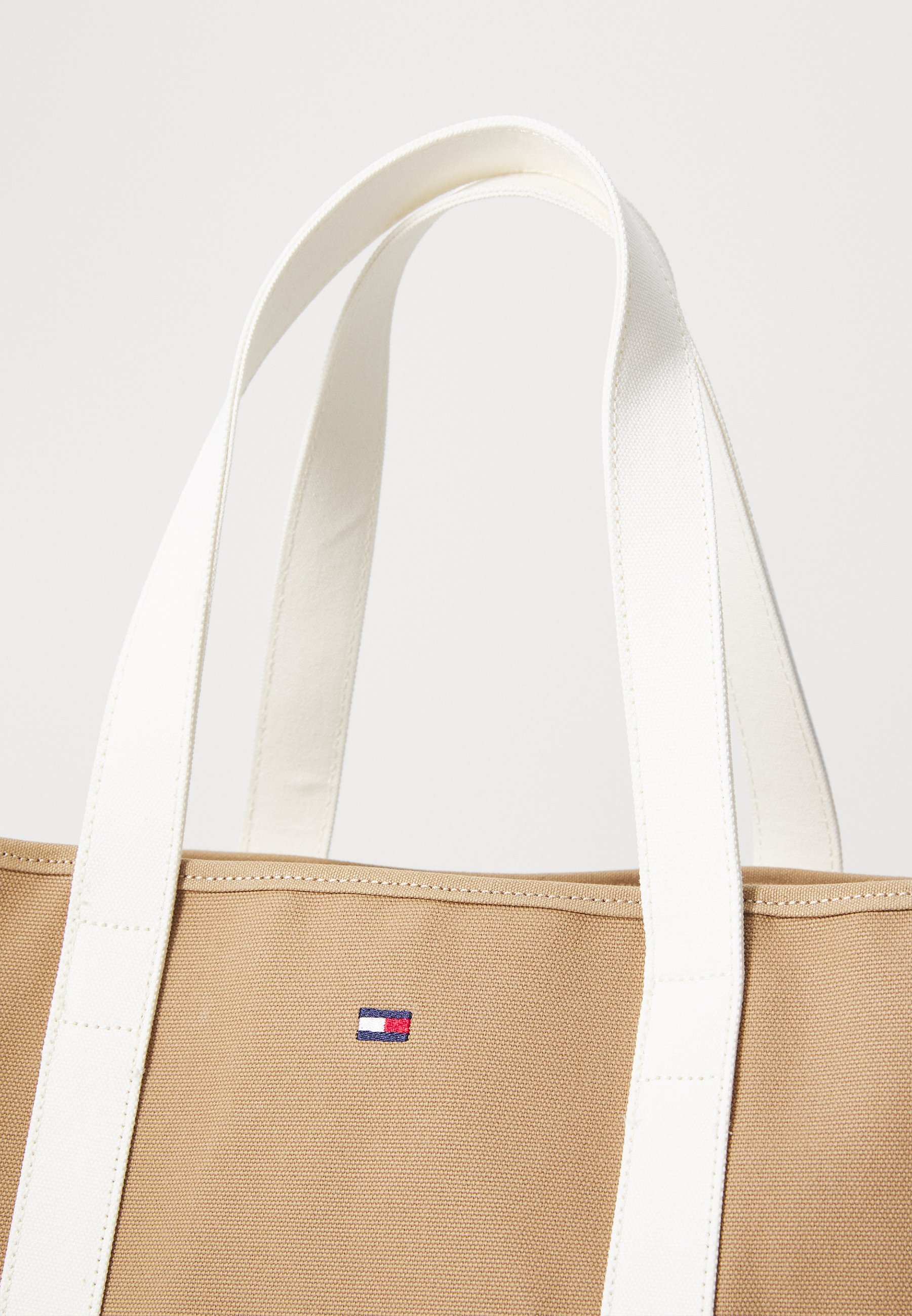 Tommy Hilfiger SUMMER TOTE - Tote bag - safari canvas