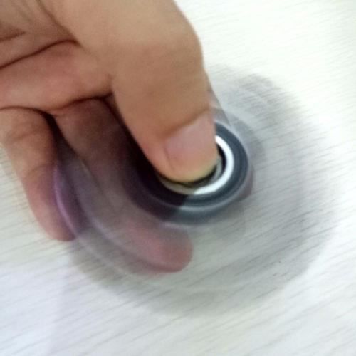 Hand Spinner  noir Tri Fidget Ceramic Ball Desk Toy EDC Stocking Stuffer Kids Or Adult