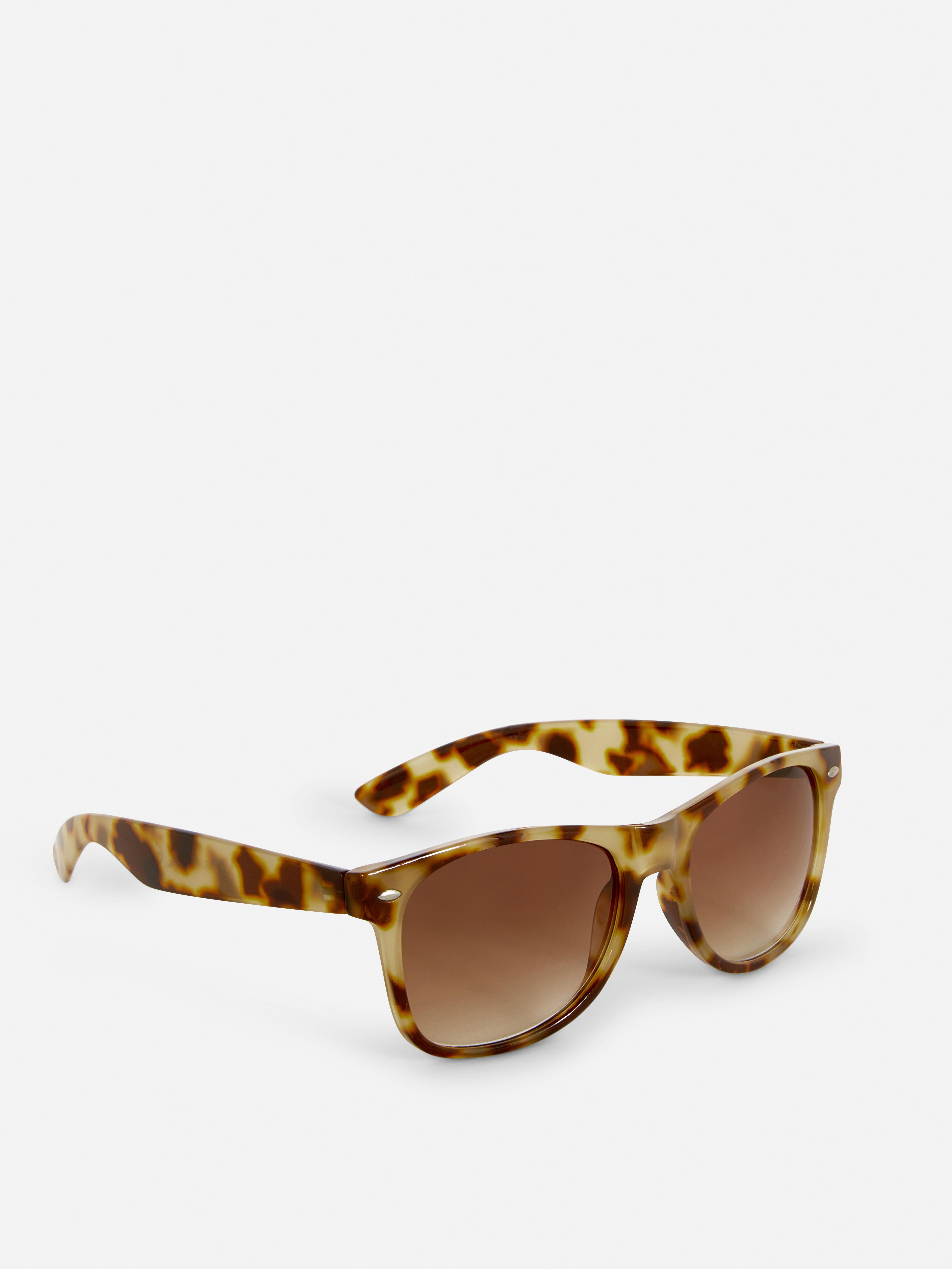Ochelari de soare cu ramă pătrată. Acești ochelari de soare îți oferă o notă cool și elegantă.