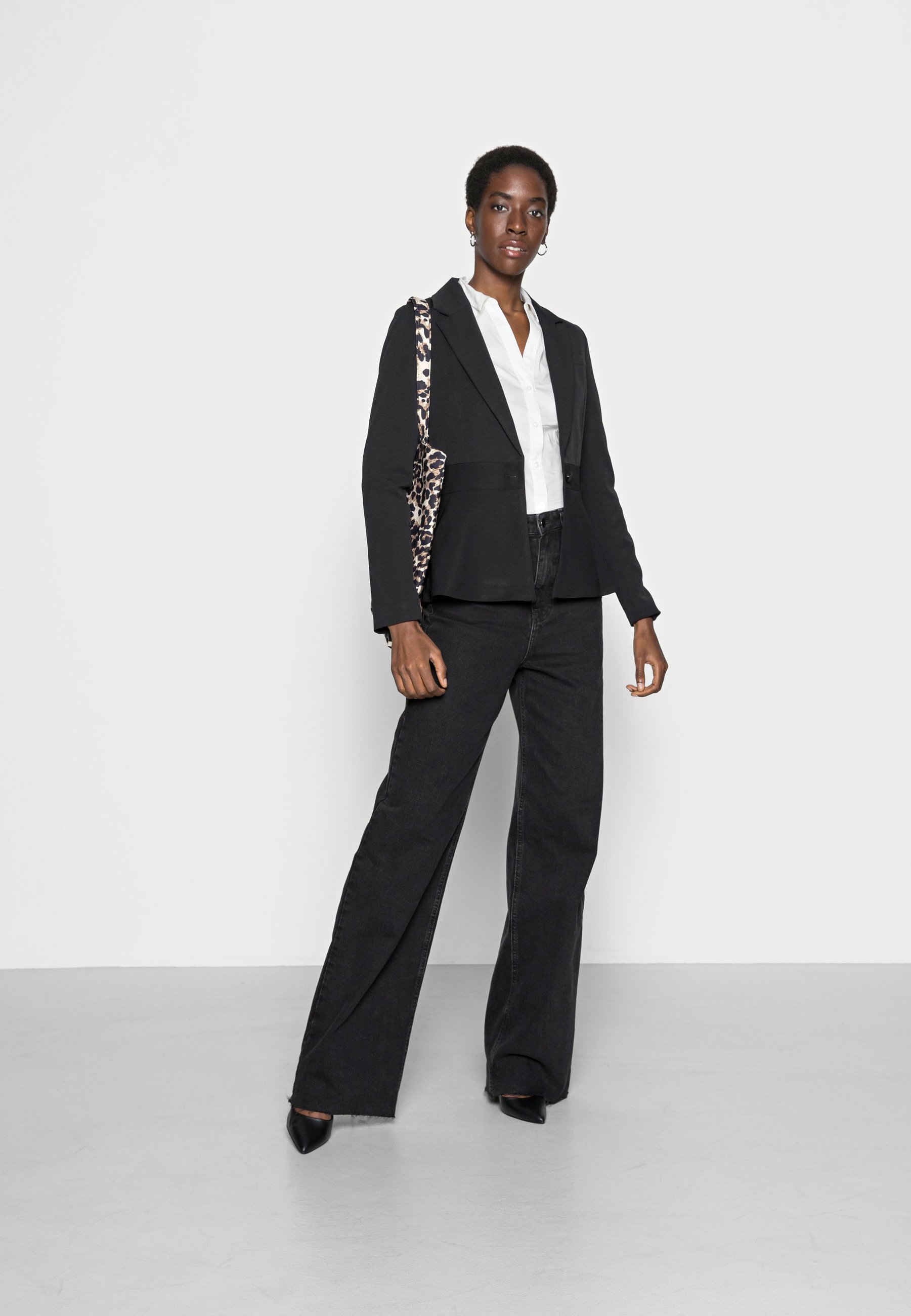 Vero Moda Tall VMLADY G-STRING - Blouse met knoopsluiting - sneeuwwit