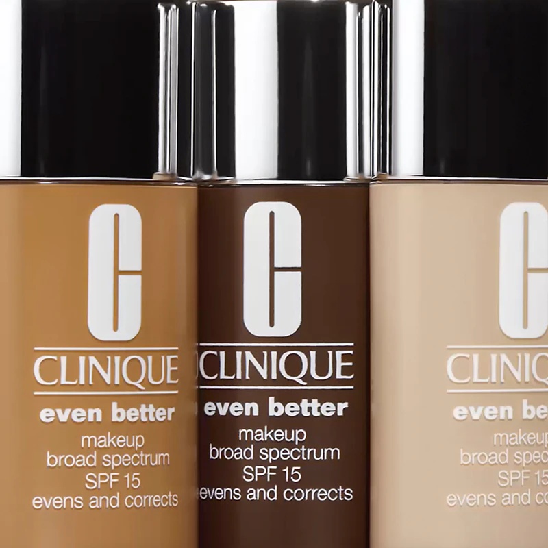 Clinique Even Better™ шминка SPF 15 уједначава и коригује корективни пудер SPF 15