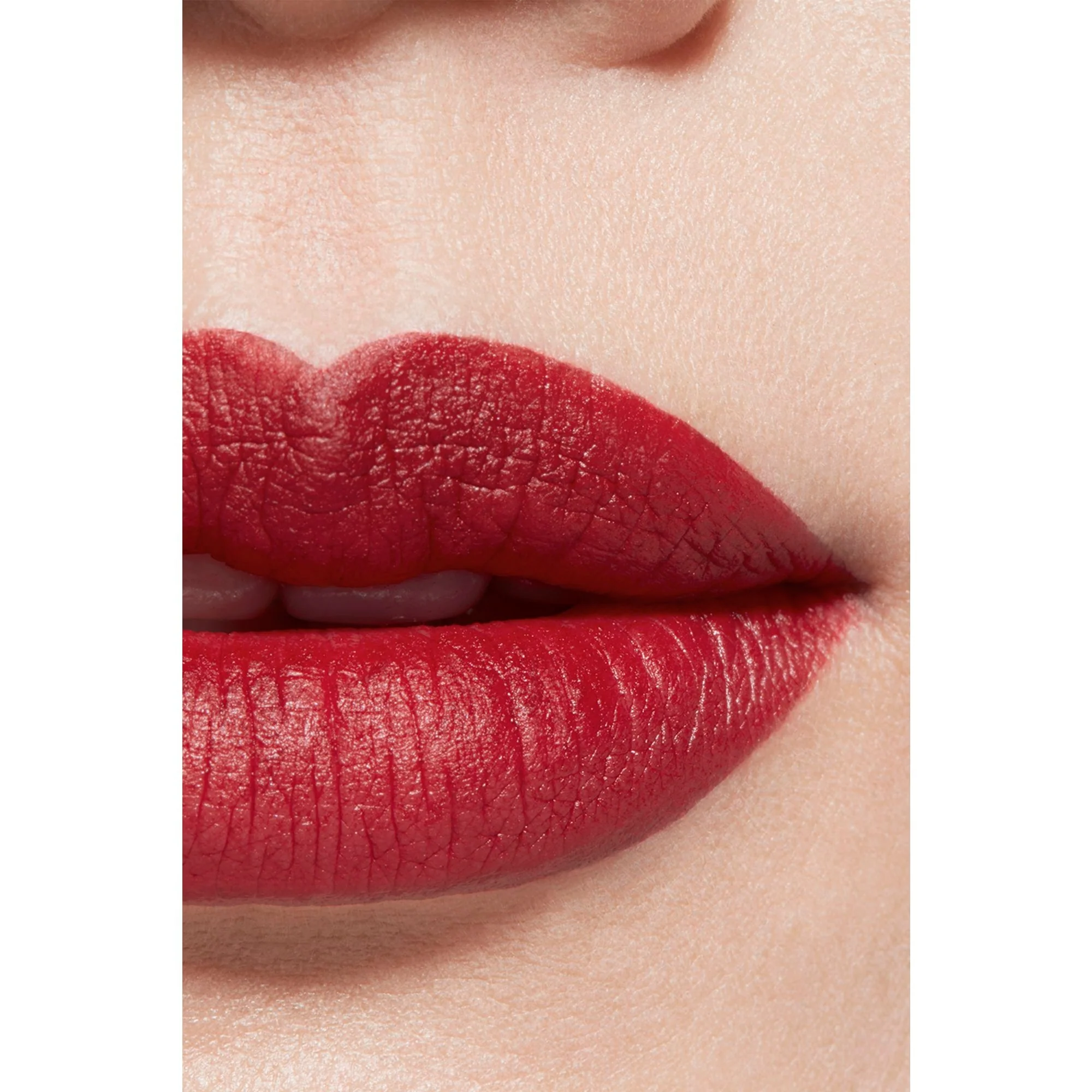 ROUGE ALLURE VELVET - IL ROSSETTO VELLUTATO LUMINOSO