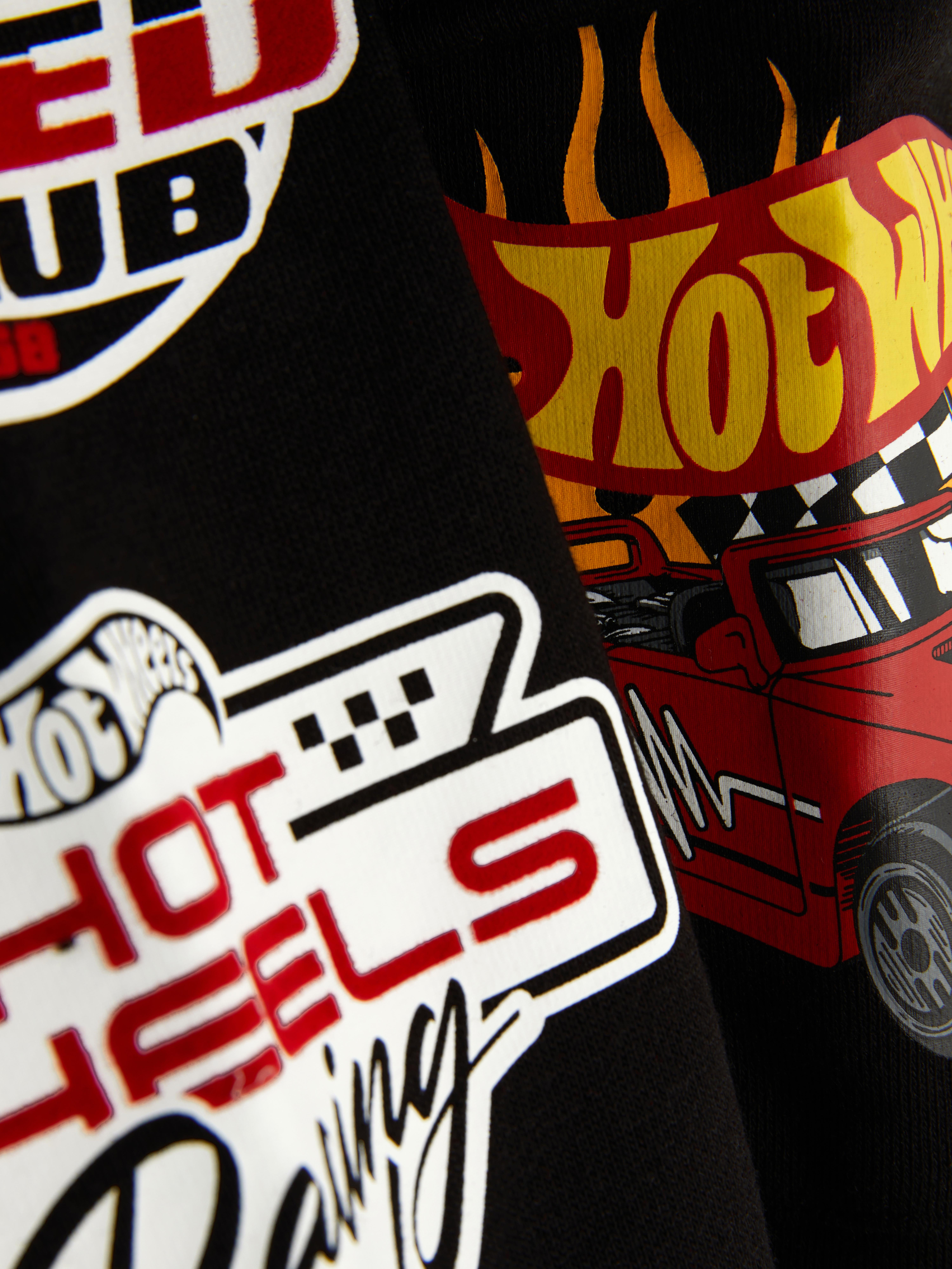 Φόρμα με στάμπα Hot Wheels. Φόρμα με κορδόνι, ριγέ, λάστιχο στη μέση και στάμπα Hot Wheels.