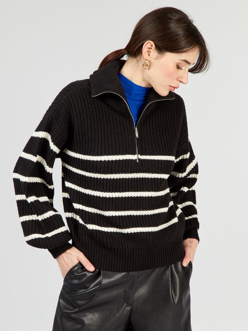 Jersey de cuello alto con cremallera y estampado de rayas azul marino.