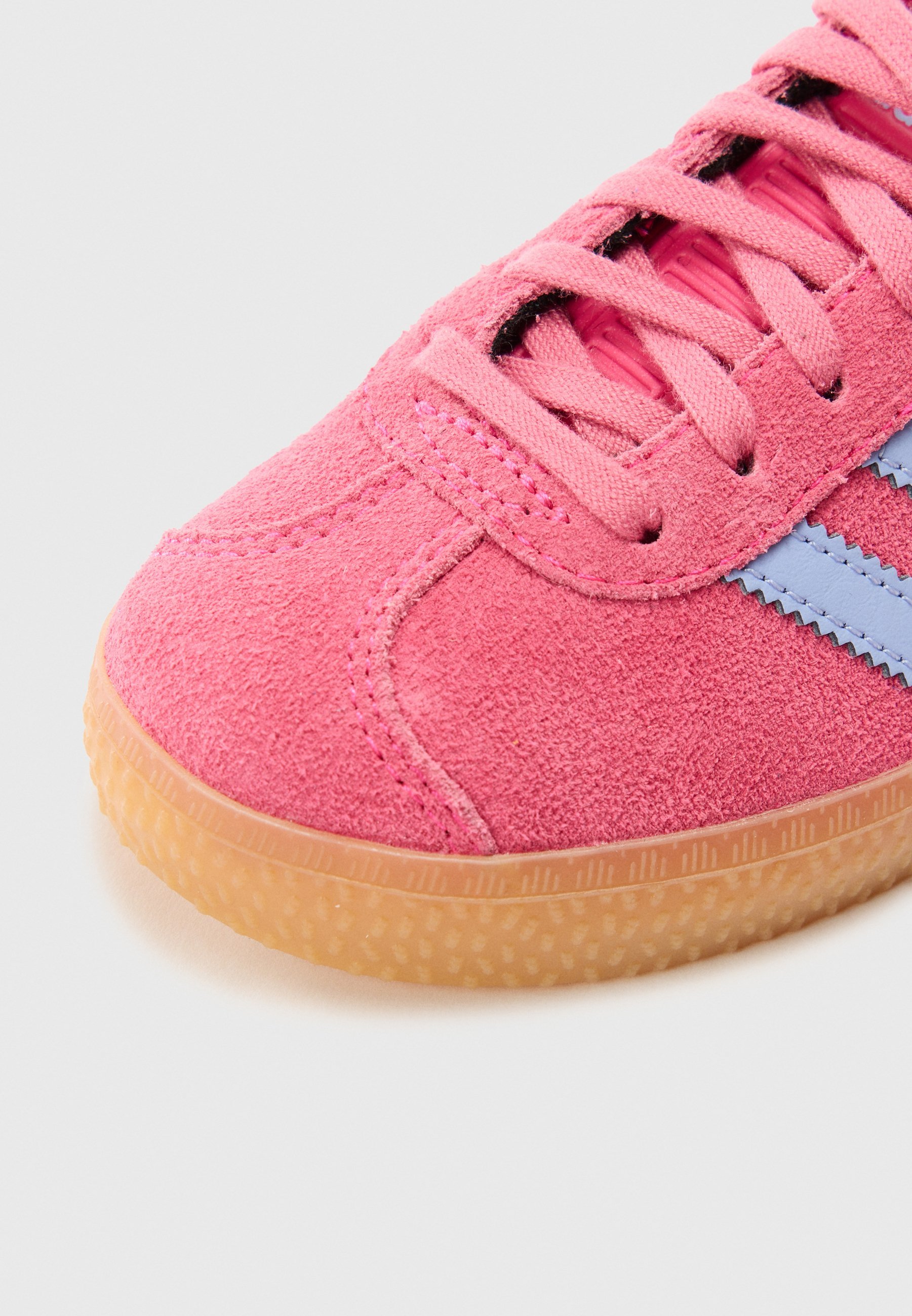 adidas Originals GAZELLE UNISEX - Buty sportowe - shock pink/blue spark/halo blue