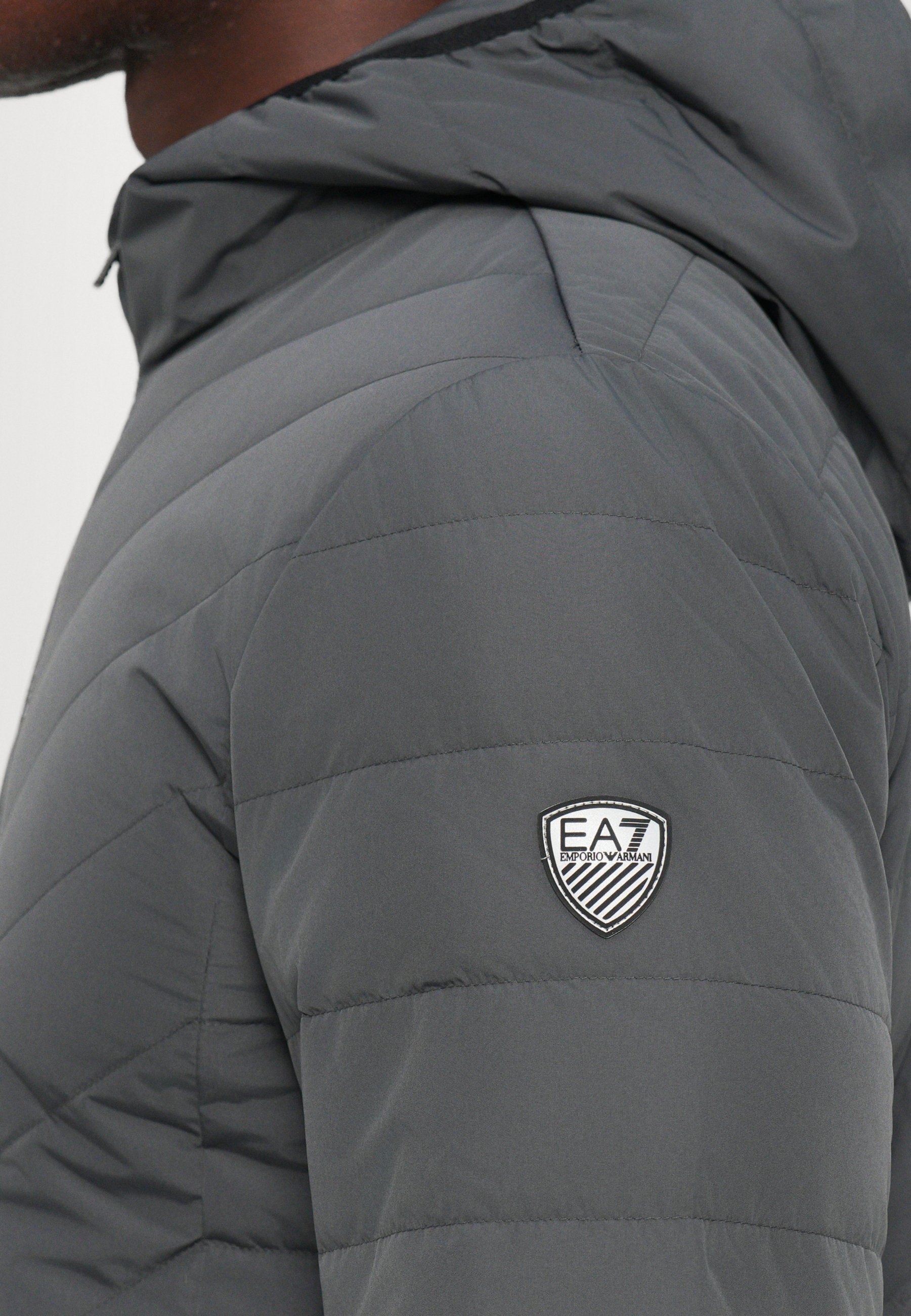 EA7 Emporio Armani TRAIN PREMIUM JACKET - Donsjack - asfalt
