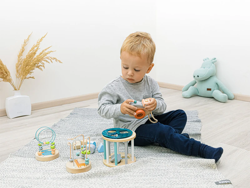 Brinquedo educativo de madeira Zopa para atividades.