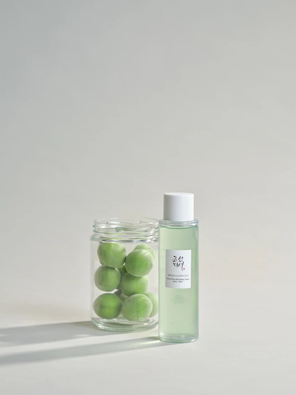 „Beauty of Joseon Green Plum“ gaivinantis AHA + BHA tonikas, švelniai šveičiamasis, skirtas kasdieniam naudojimui.