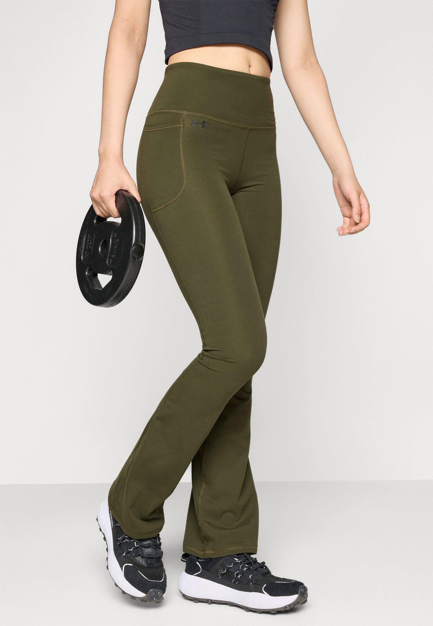 Under Armour MOTION FLARE PANT - Leggings - Expeditionsgrün/Schwarz
