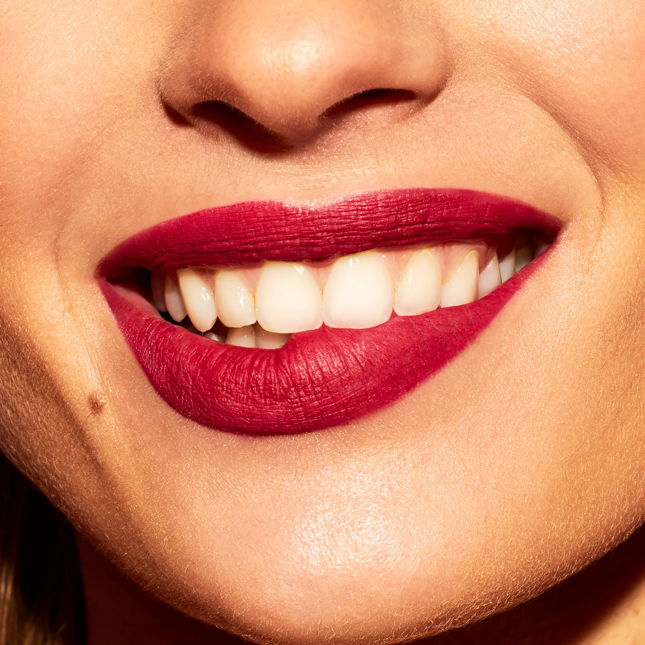 Labbra KISS ON THE LIPS Liquid Lipstick - Rossetto