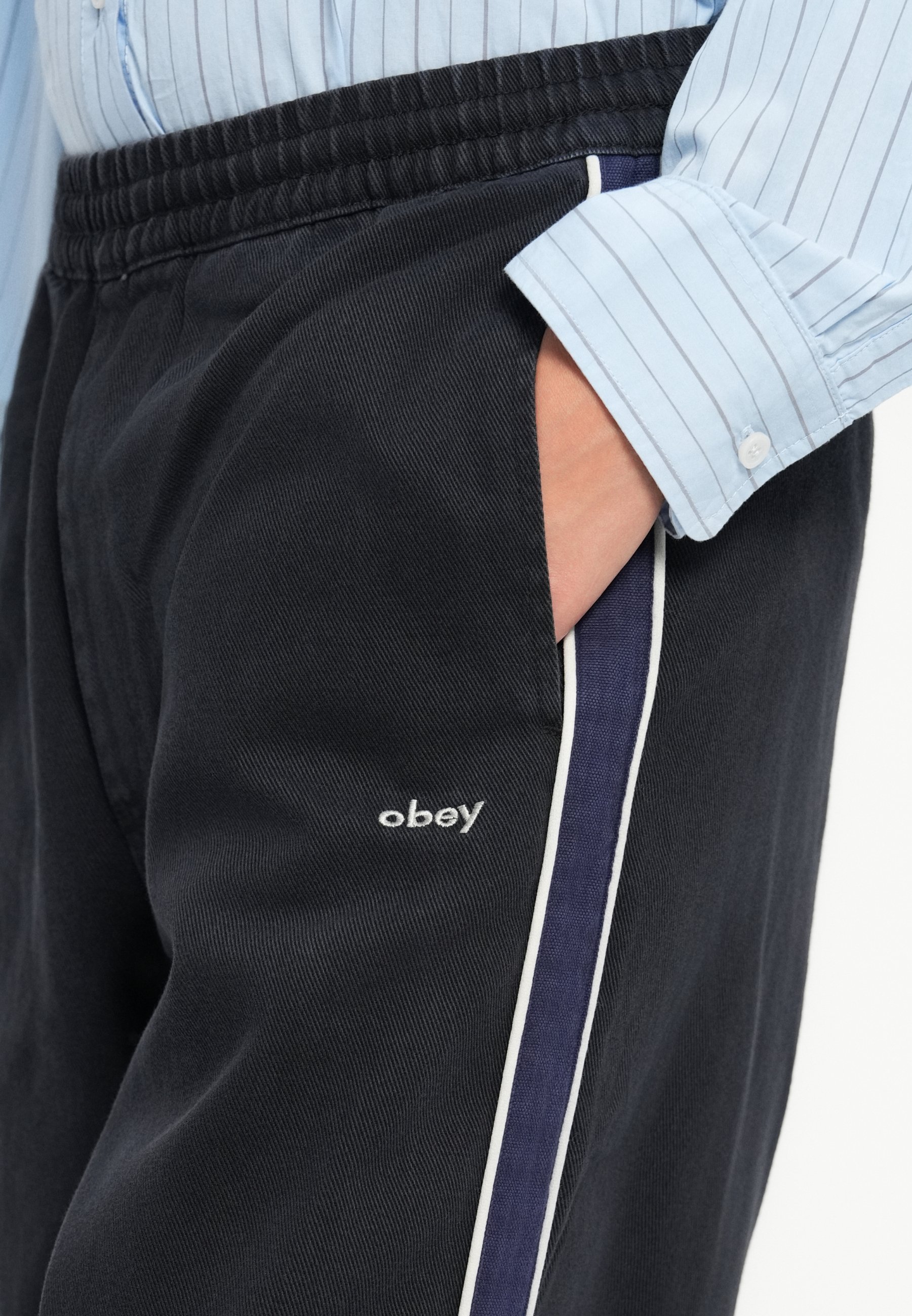 „Obey Clothing“ ASTRID šoninės juostelės kelnės - laisvo kirpimo džinsai - skaitmeninės juodos spalvos, išblukintos spalvos