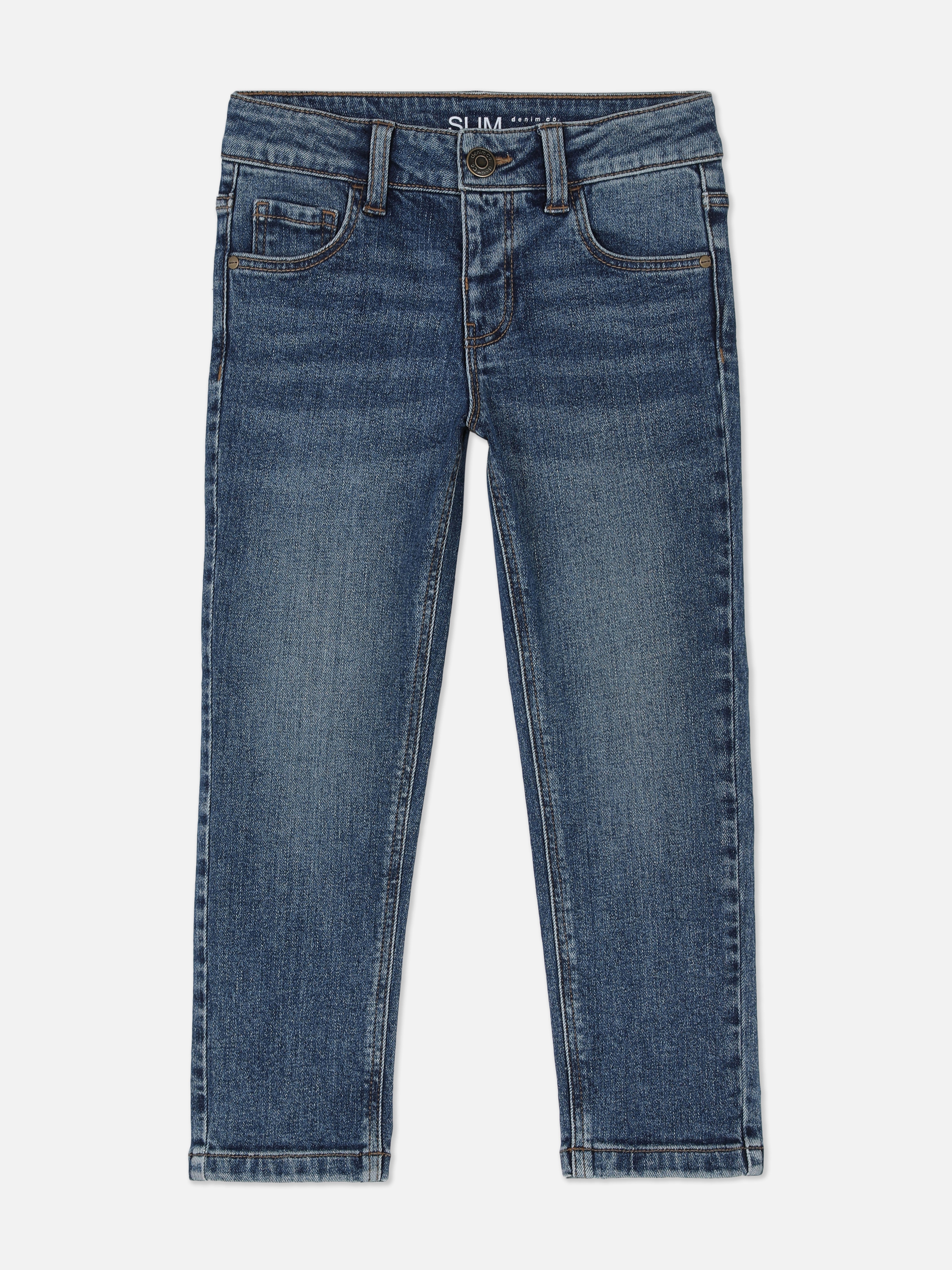 Blugi slim fit pentru băieți. O pereche cool de blugi slim fit cu găici pentru curea și nasturi în față.