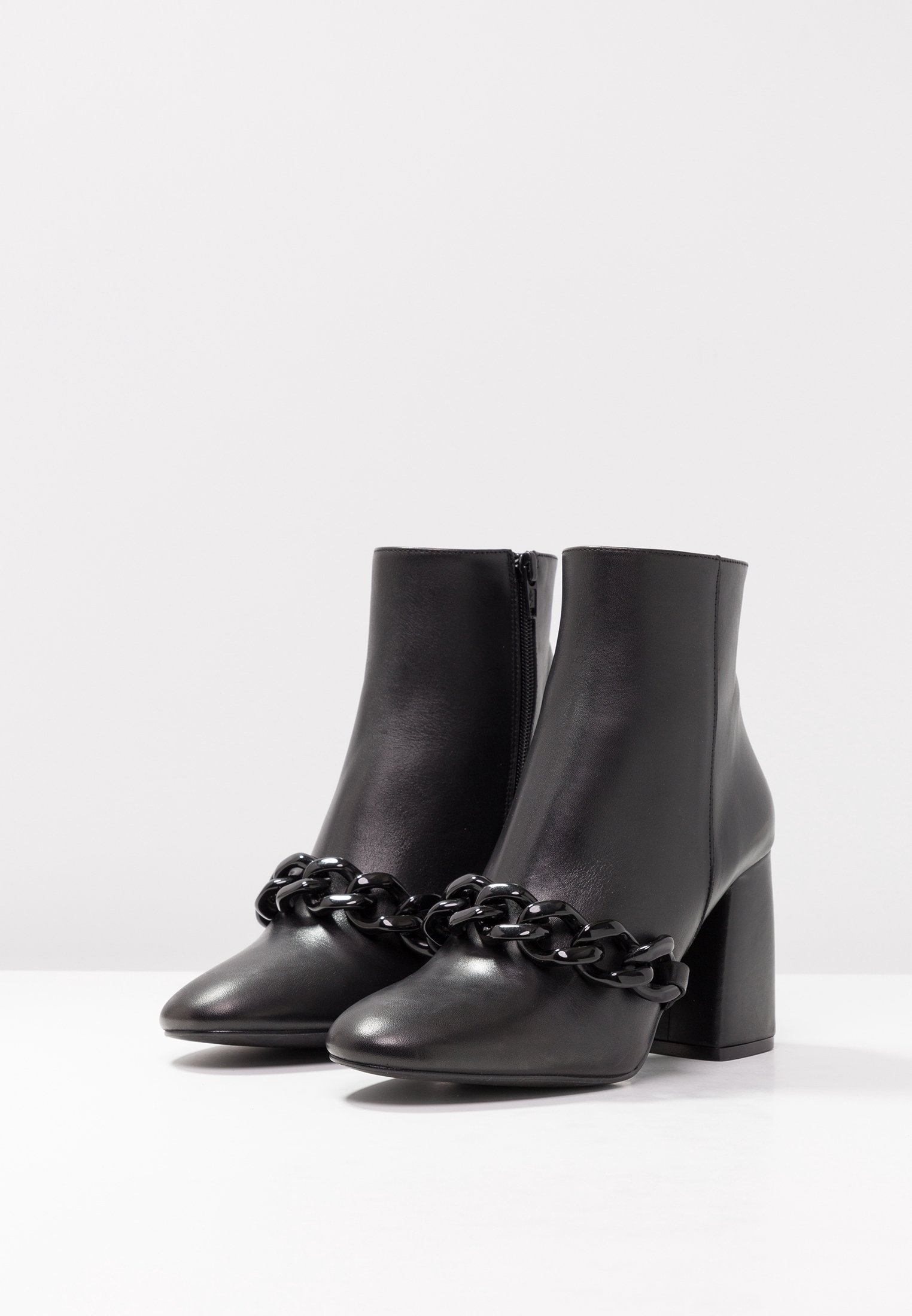 Botas de cano curto Zign - pretas