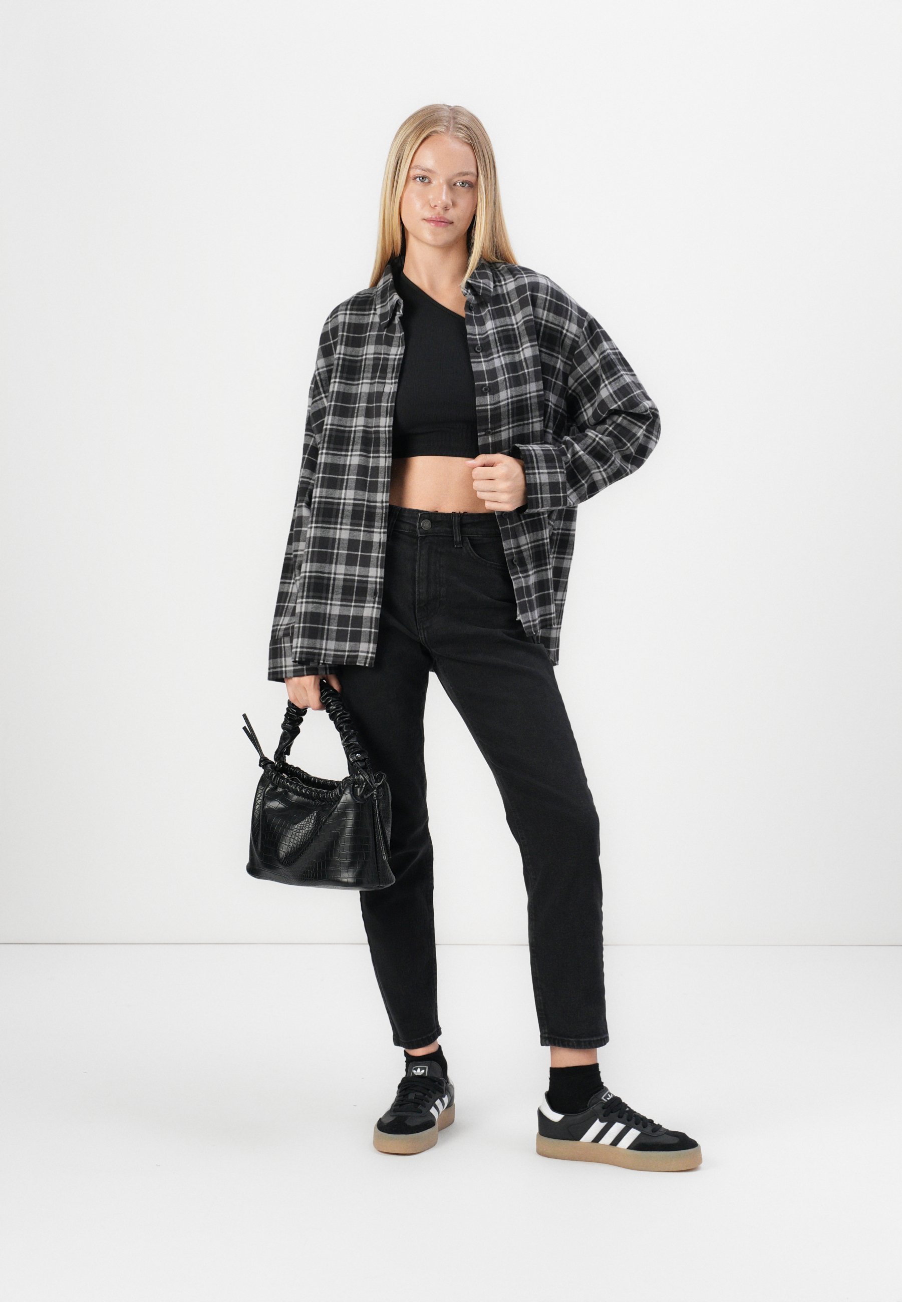 Noisy May NMMONI ANK - Relaxed fit jeans - zwarte denim