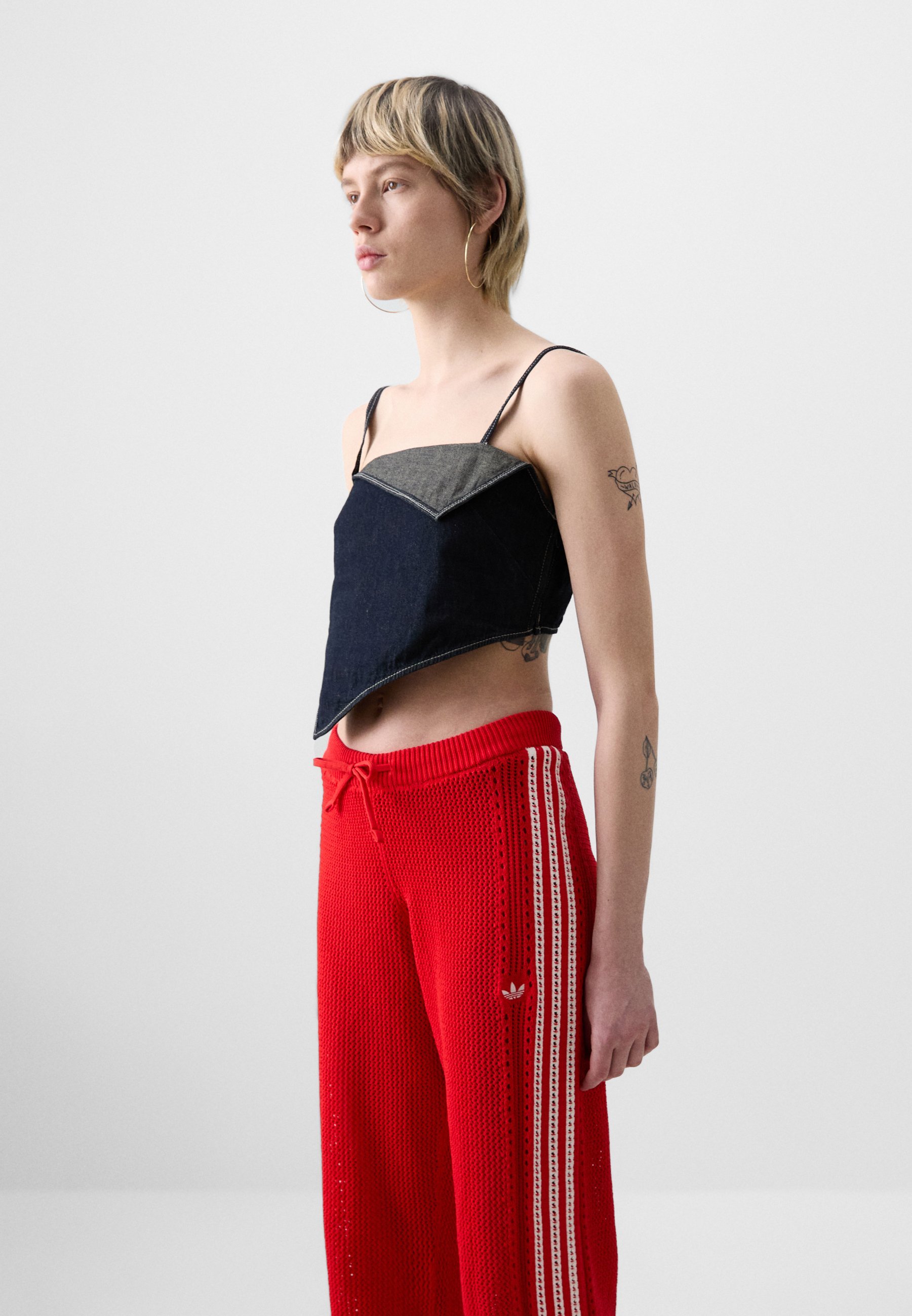Teplákové nohavice adidas Originals - červená