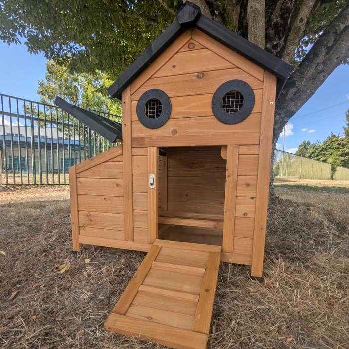 Mini gallinero birmano para hasta 2 gallinas, techo de tejas negras, madera.