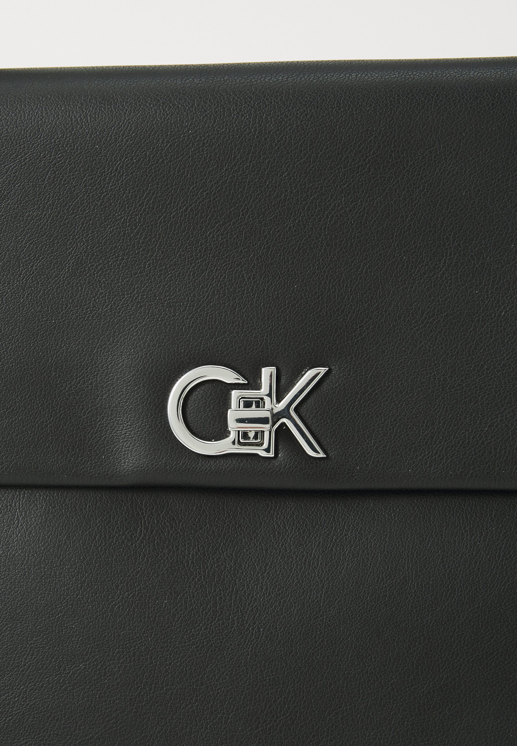 Kabelka Calvin Klein - černá