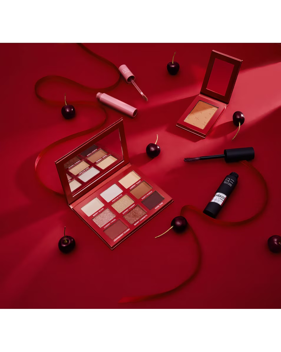 ΜΑΚΙΓΙΑΖ ΑΠΟ ΤΗΝ Παλέτα σκιών Midnight Cherry Collection