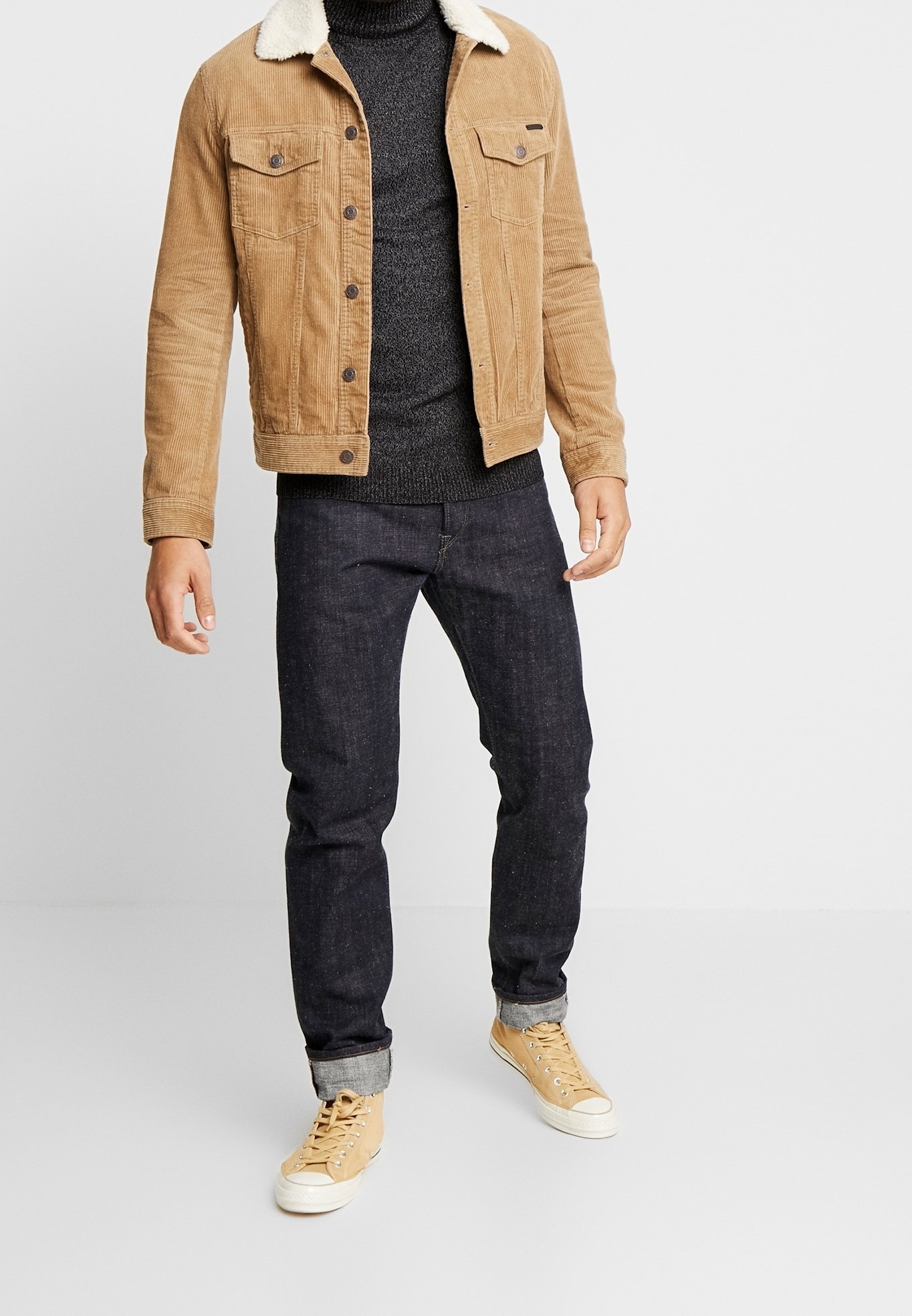 De Rebel Jumper is opnieuw ontworpen - gevlekt antraciet.