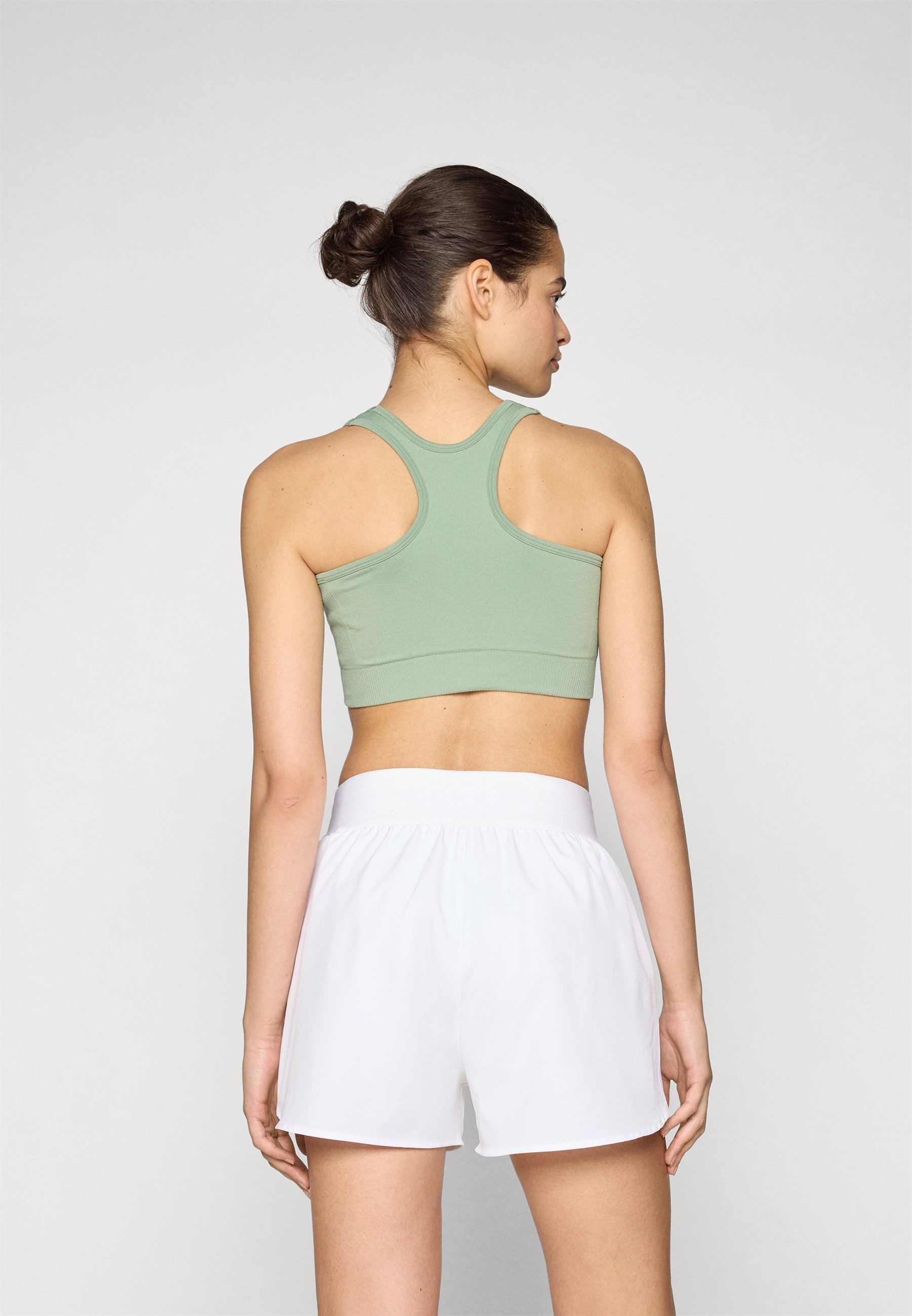 Reggiseno sportivo senza cuciture Björn Borg STUDIO SEAMLESS LOW - Supporto leggero - verde chiaro
