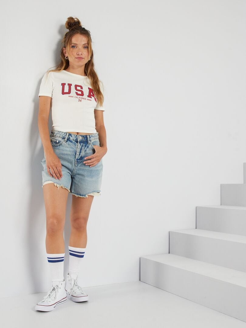 Shorts jeans com acabamento em franjas - azul