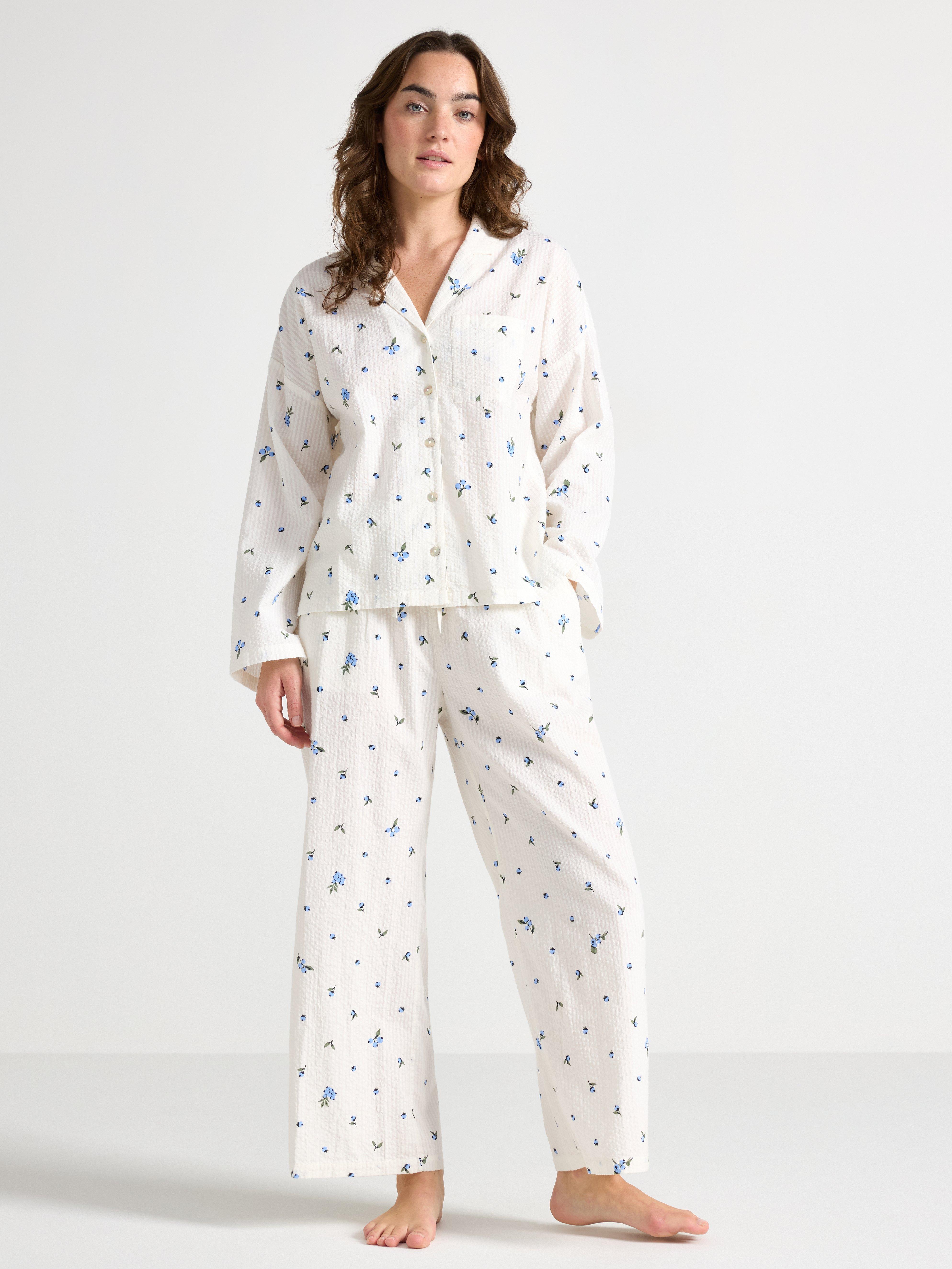 Calças de pijama em ondas de riacho