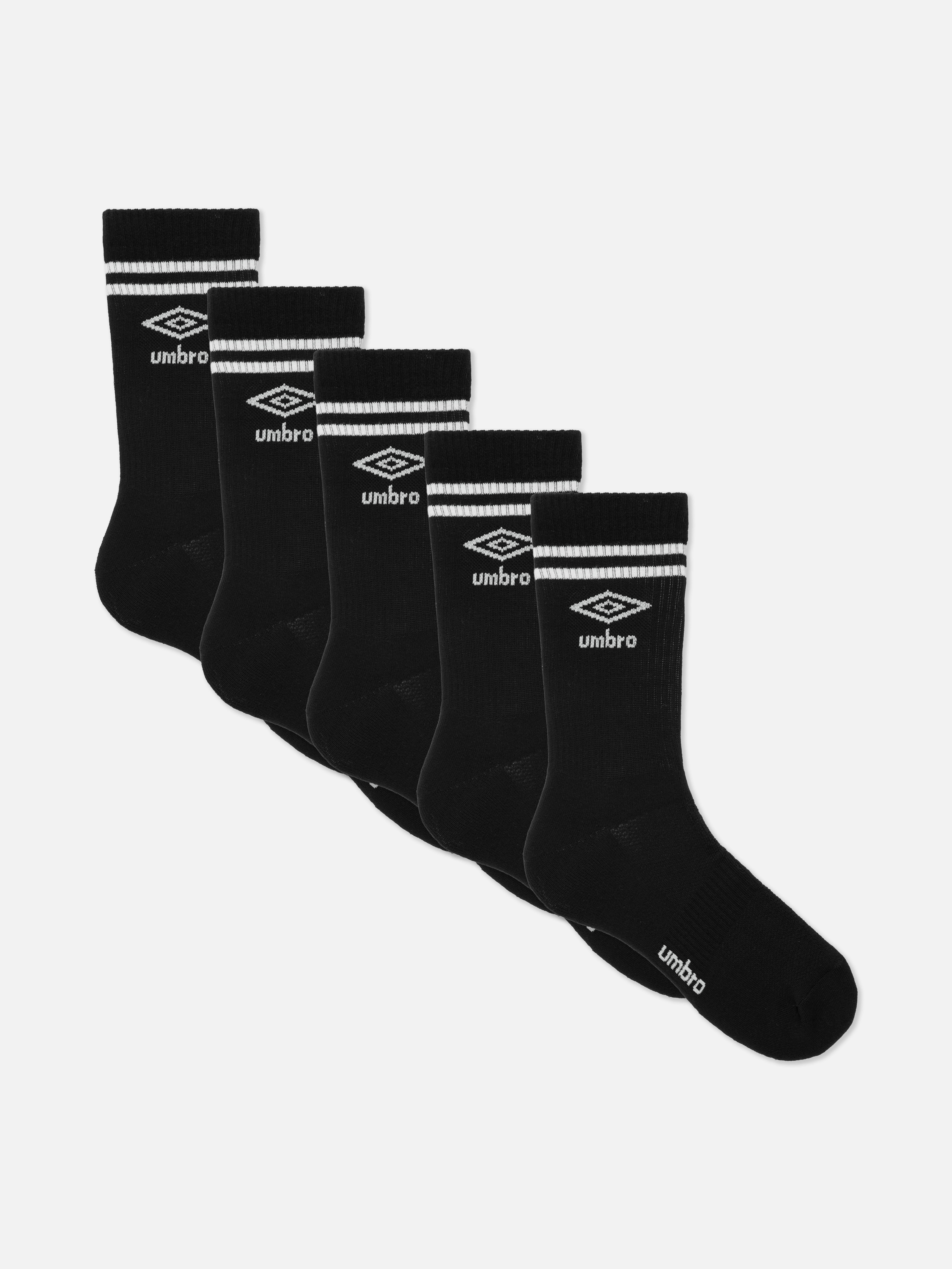 Umbro-sukkahousut, 5 paria. Valitse sporttinen tyyli näillä Umbron sukkilla, jotka ulottuvat pohjeen puoliväliin.