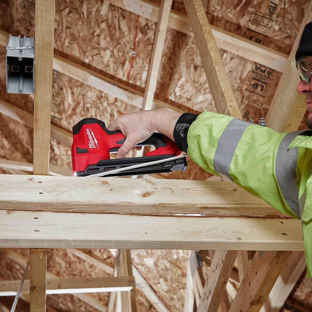 MILWAUKEE 12V 25mm kabelstablerskinn M12BCST0