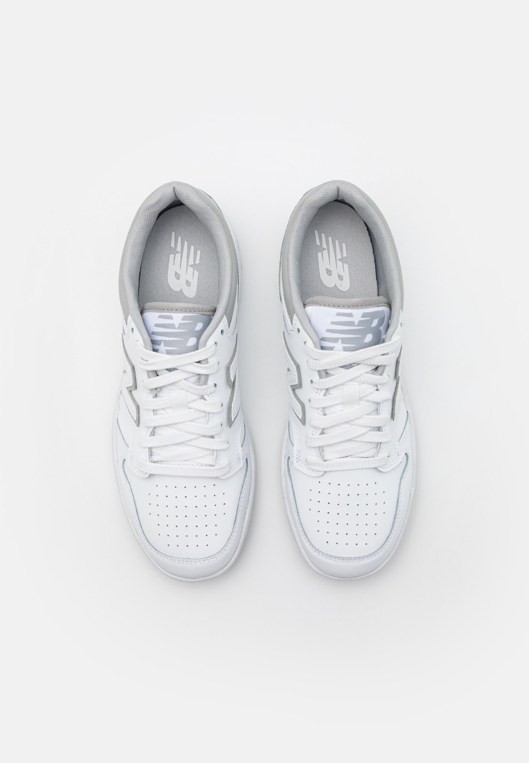 New Balance Basketballschuhe – weiß/hellgrau