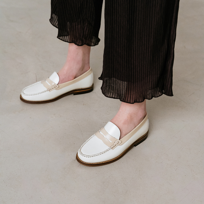 Mocassins  en cuir glacé écru et beige