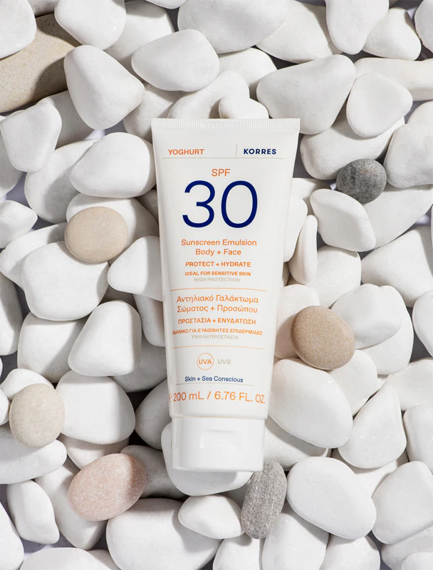 Loção bronzeadora Korres Yoghurt Sunscreen para rosto e corpo